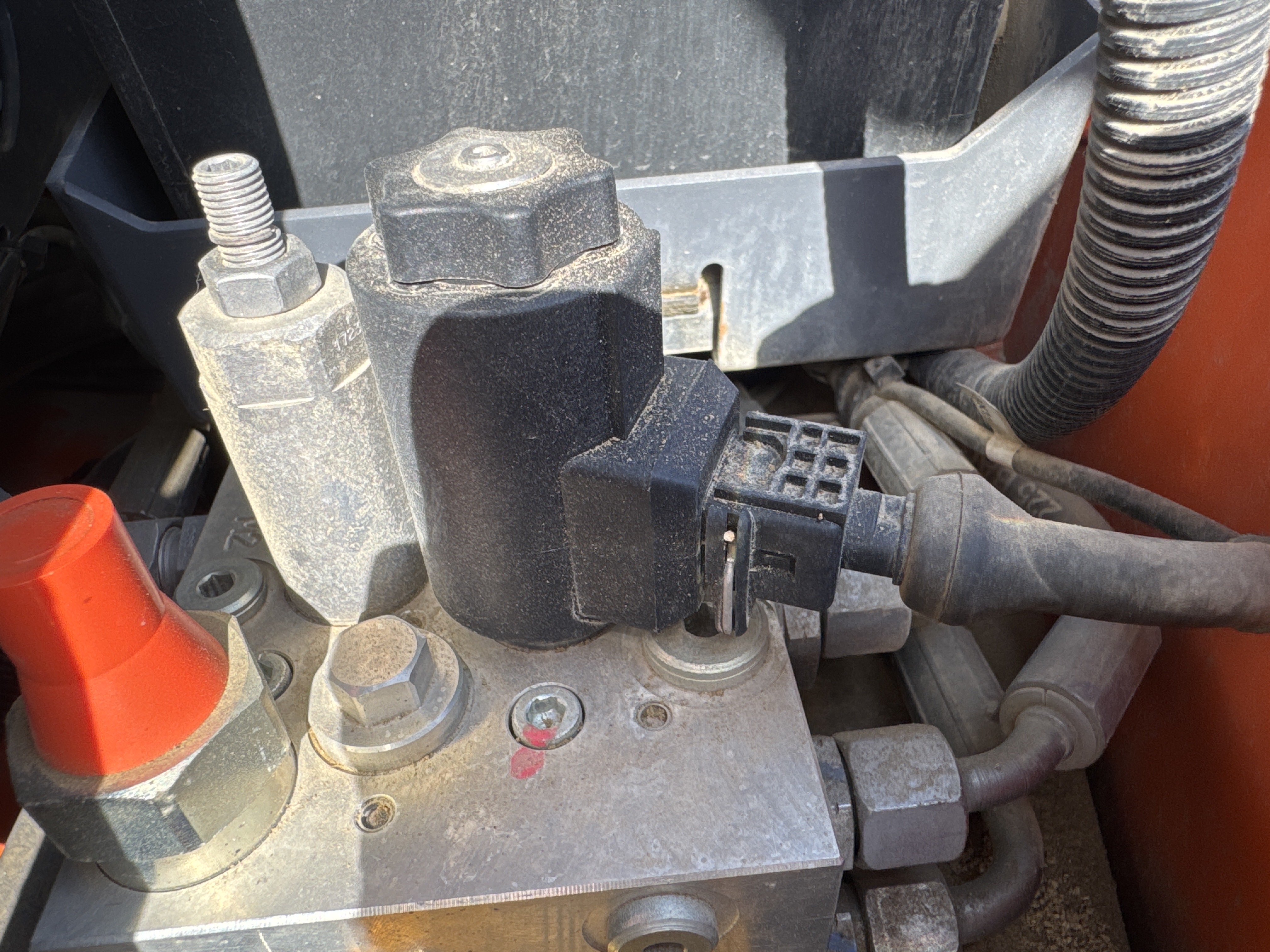 SRC-002-Hamm-HD-12-VV-Tandem-rollers-inspection-Hydraulics-Wiring-harness-2