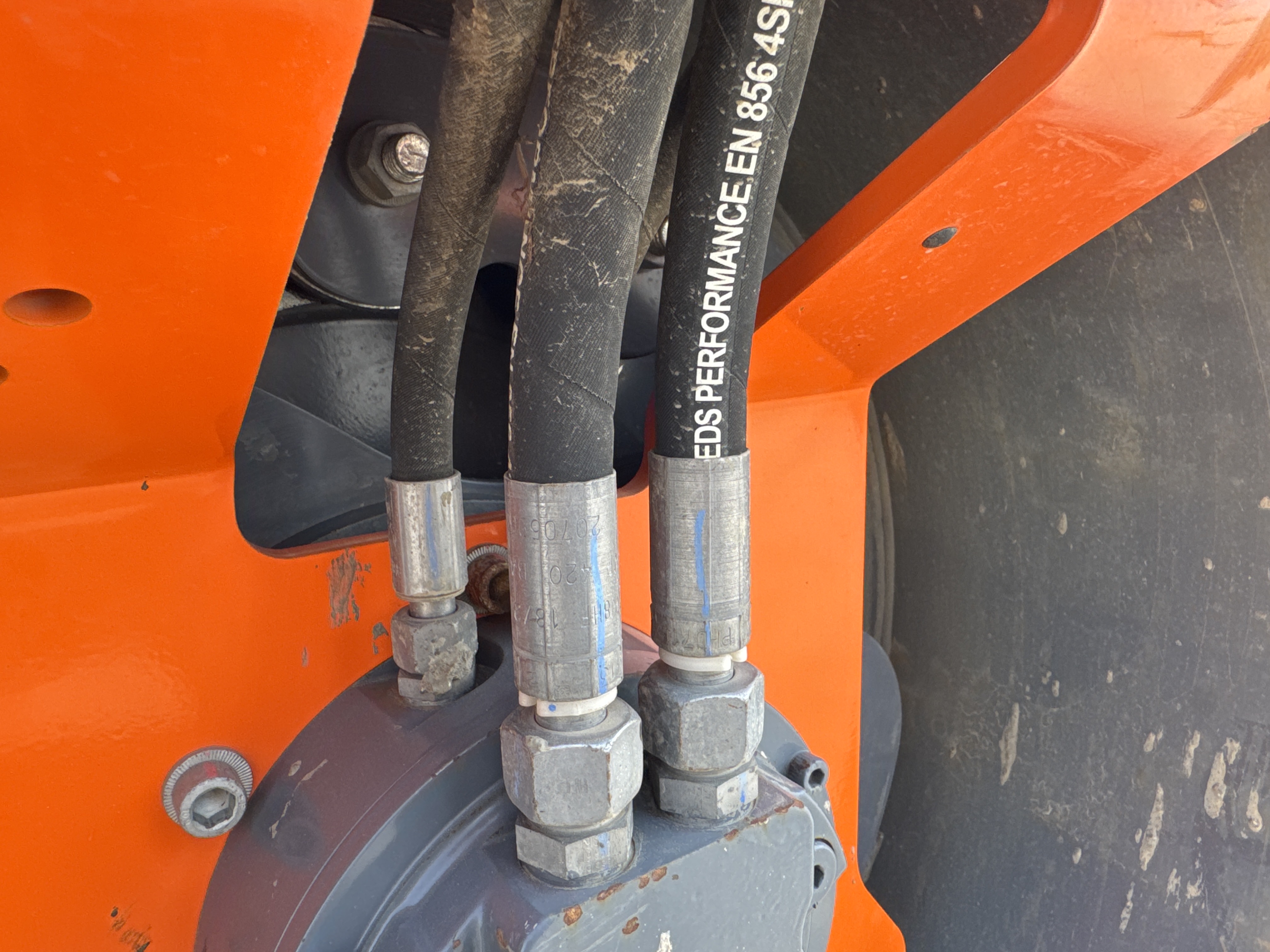 SRC-002-Hamm-HD-12-VV-Tandem-rollers-inspection-Hydraulics-Hydraulic-hoses-and-lines-2