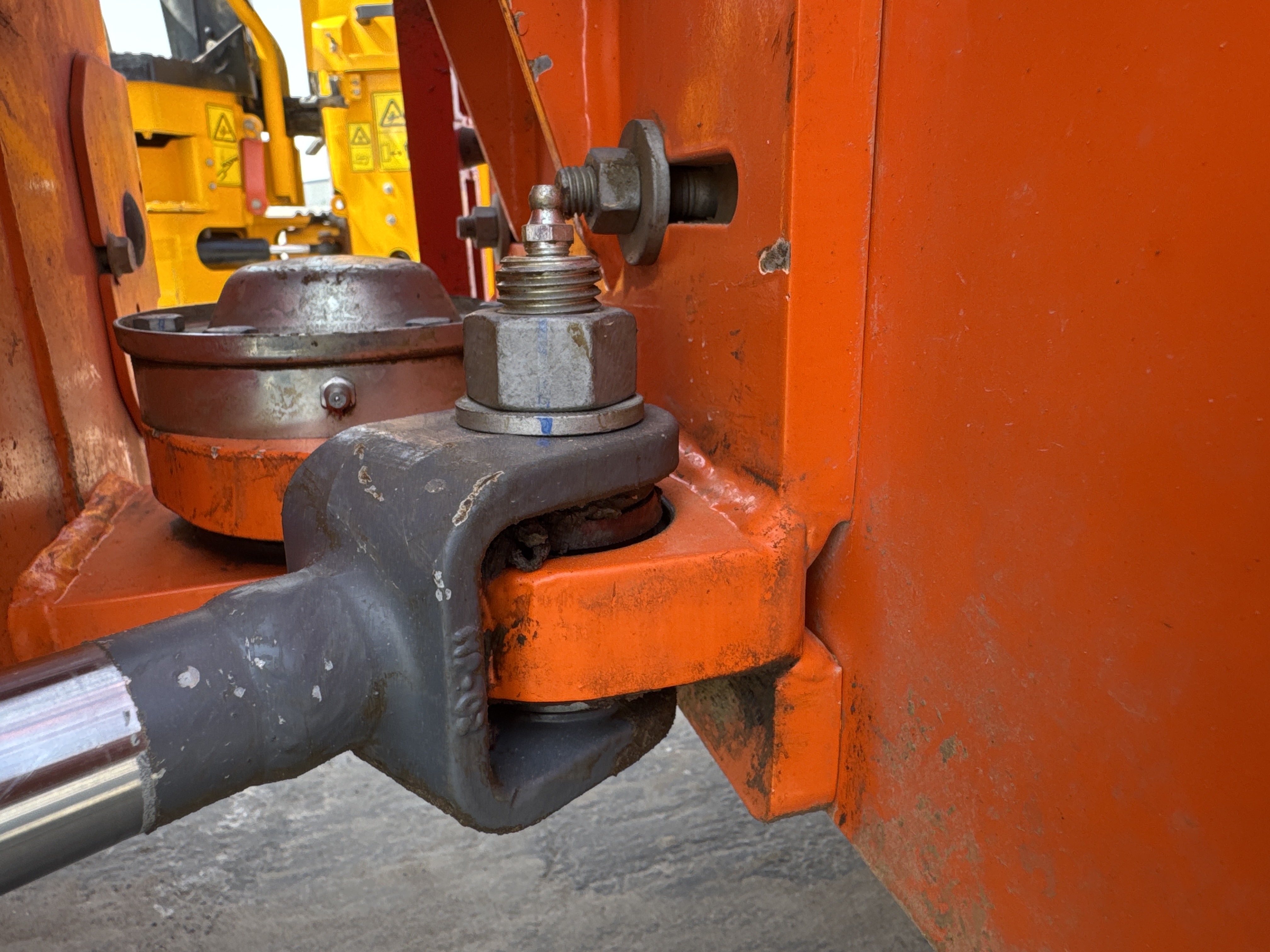 SRC-002-Hamm-HD-12-VV-Tandem-rollers-inspection-Hydraulics-Hydraulic-pins-/-locks-2