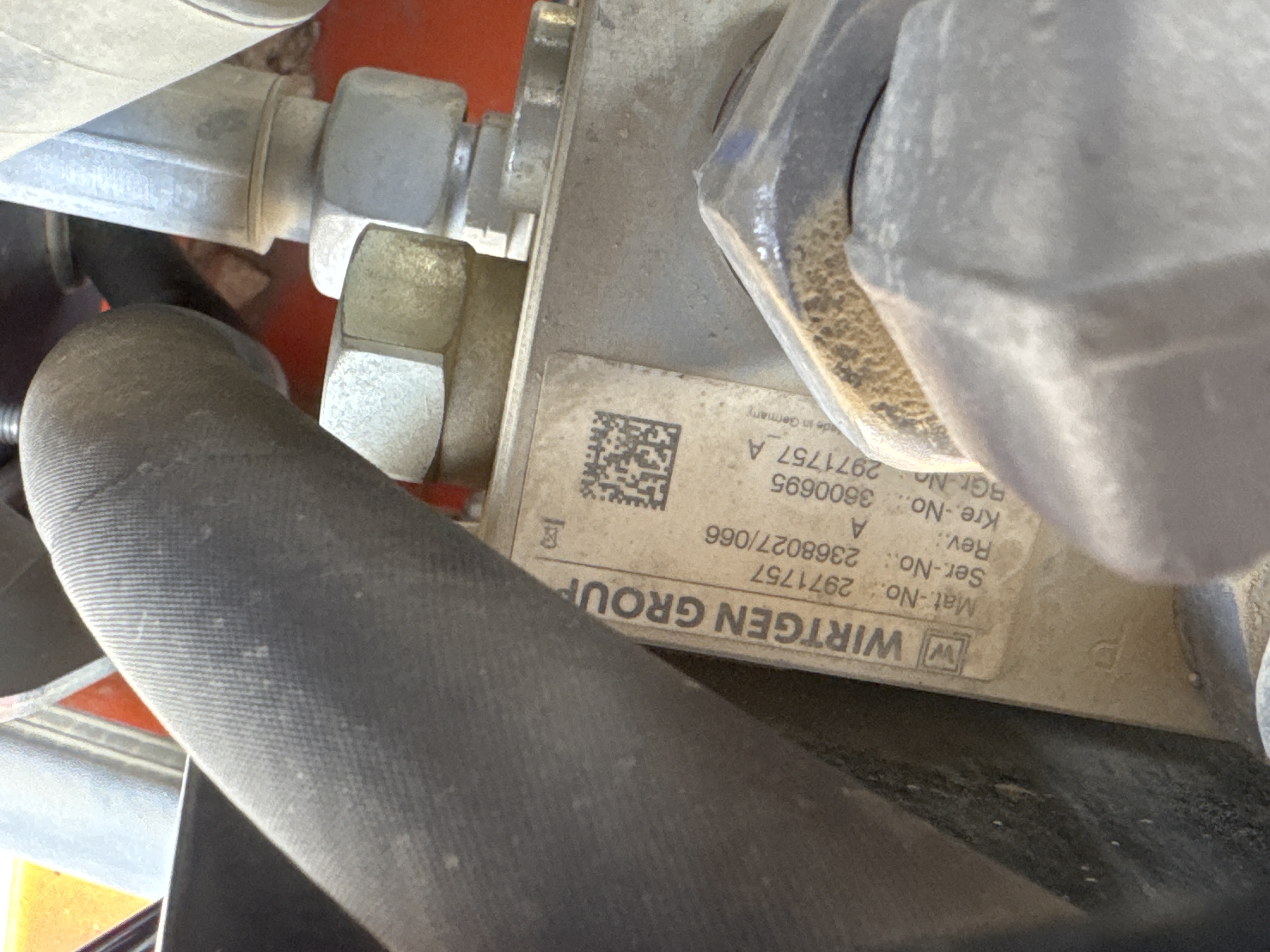 SRC-002-Hamm-HD-12-VV-Tandem-rollers-inspection-Hydraulics-Main-control-valve-(MCV)-2