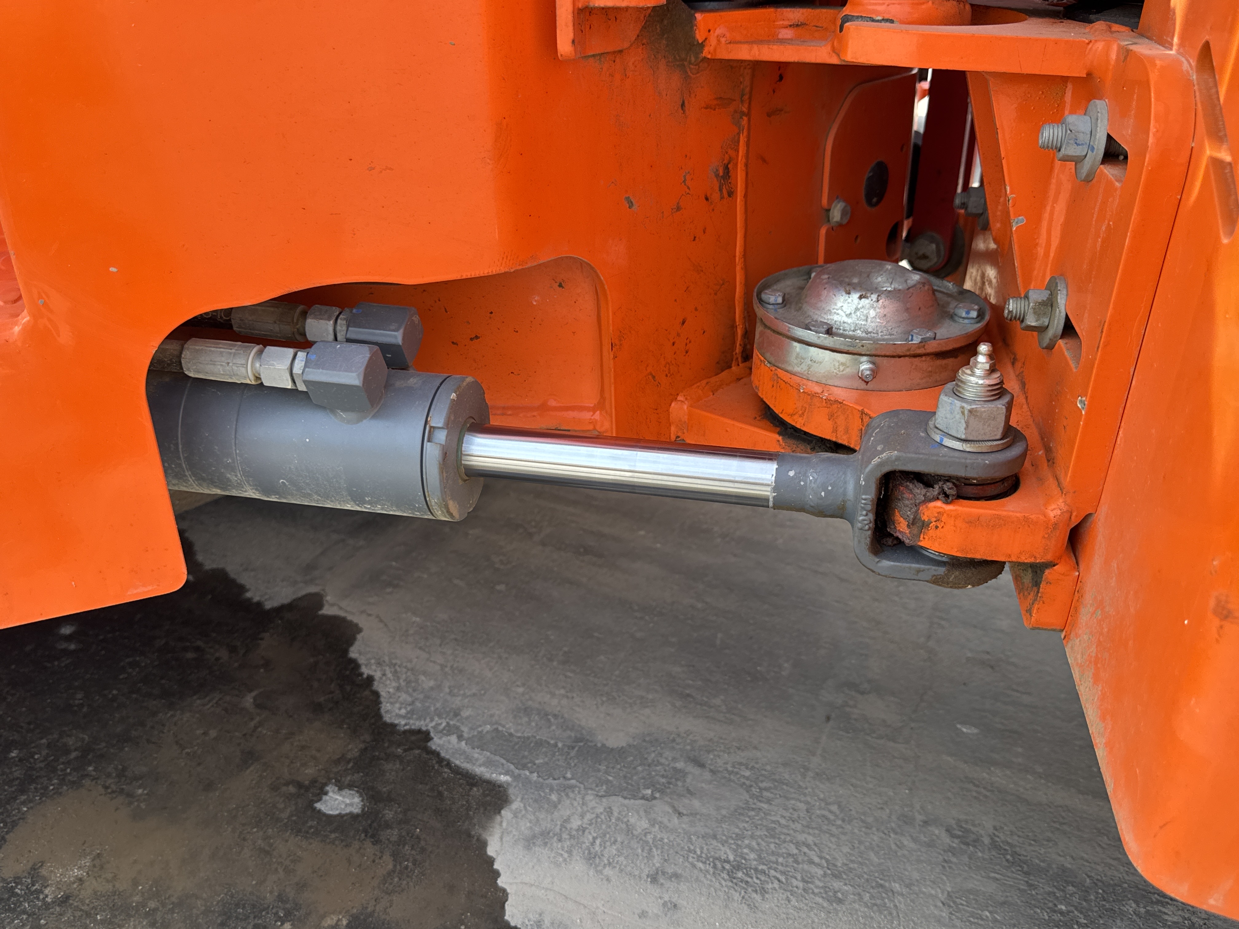 SRC-002-Hamm-HD-12-VV-Tandem-rollers-inspection-Hydraulics-Steering-cylinders-2