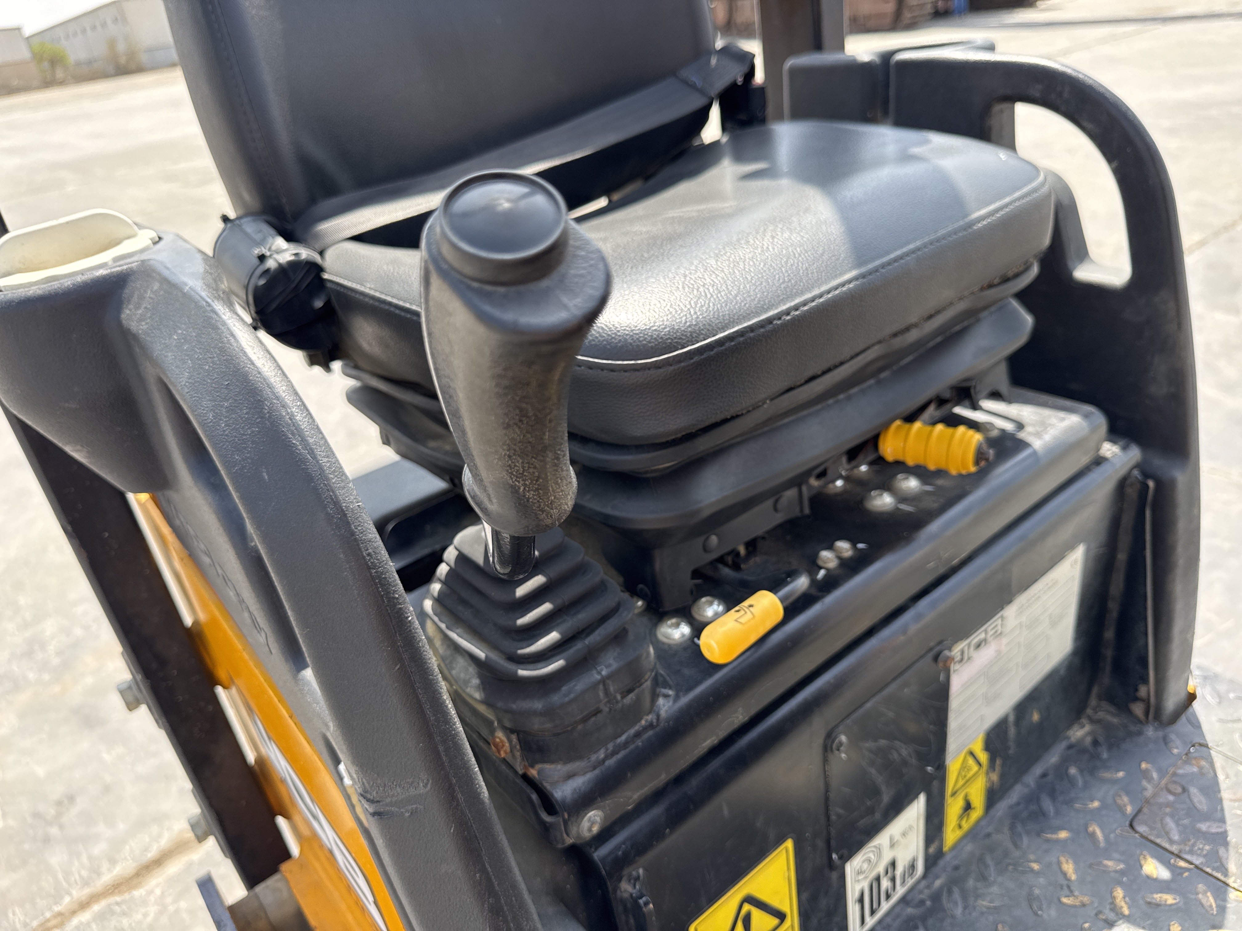 SRC-003-JCB-CT160-80-Tandem-rollers-inspection-Cabin-Joysticks-2