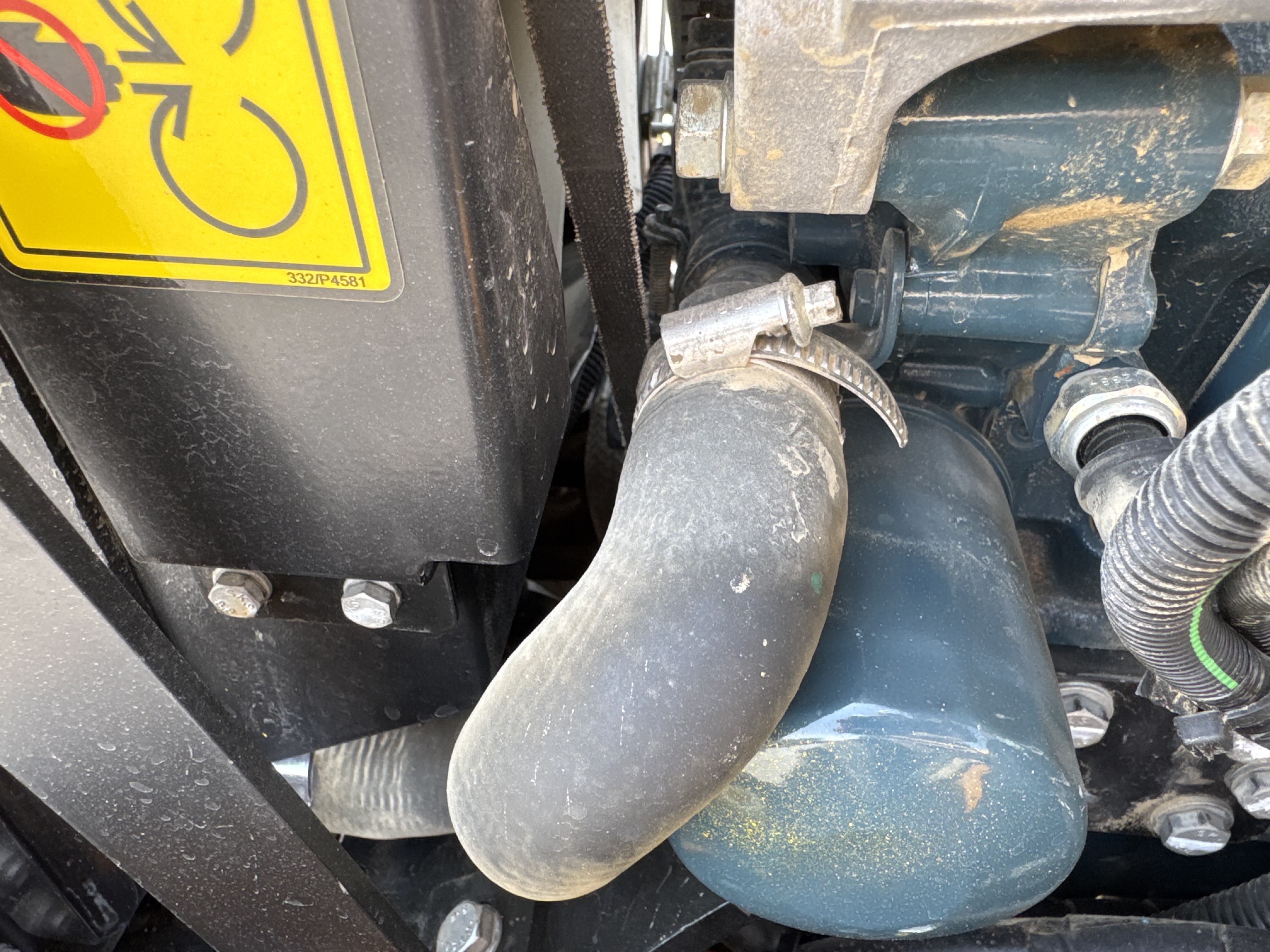 SRC-003-JCB-CT160-80-Tandem-rollers-inspection-Engine-Hoses-2