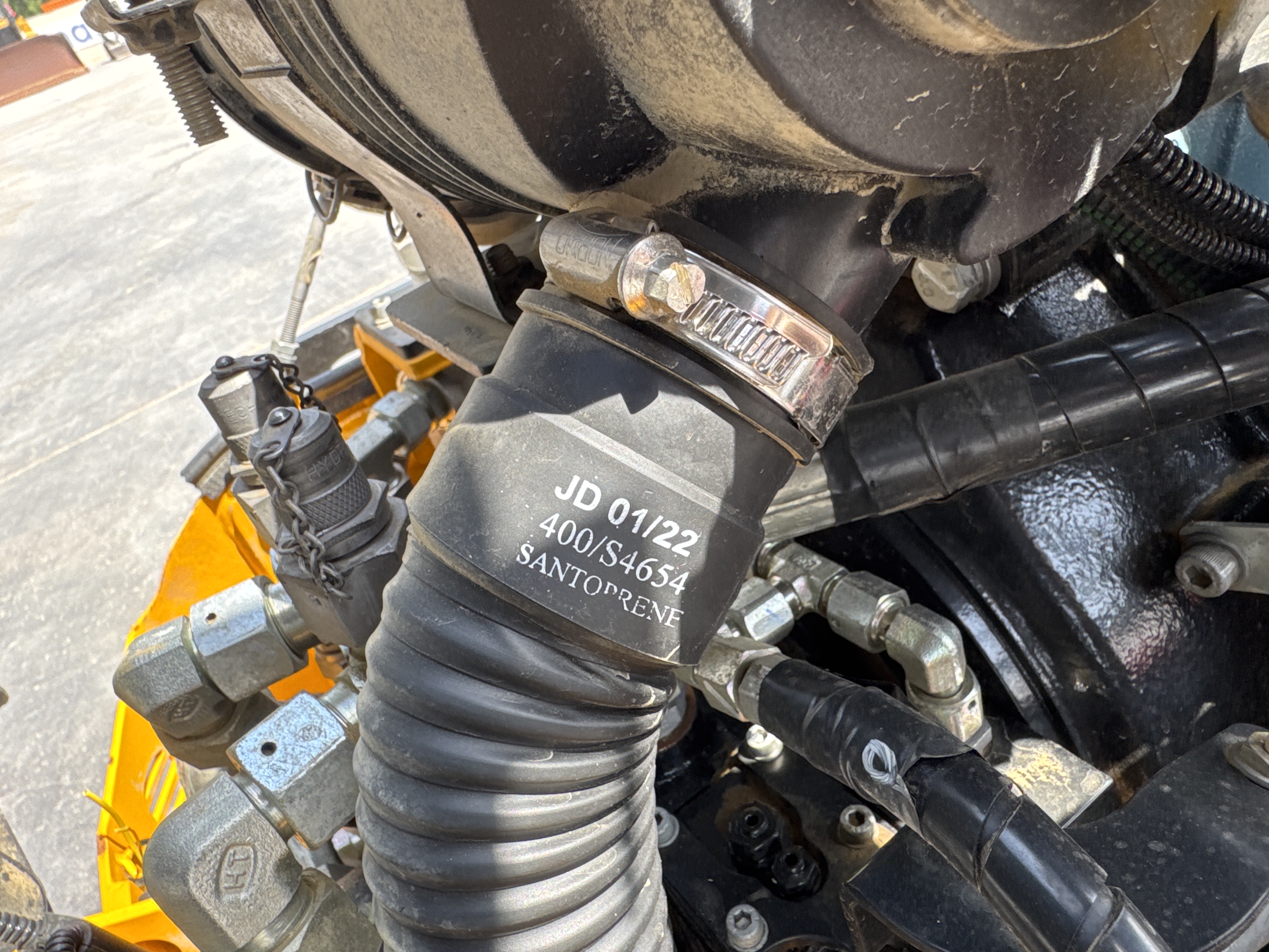SRC-003-JCB-CT160-80-Tandem-rollers-inspection-Engine-Hoses-2