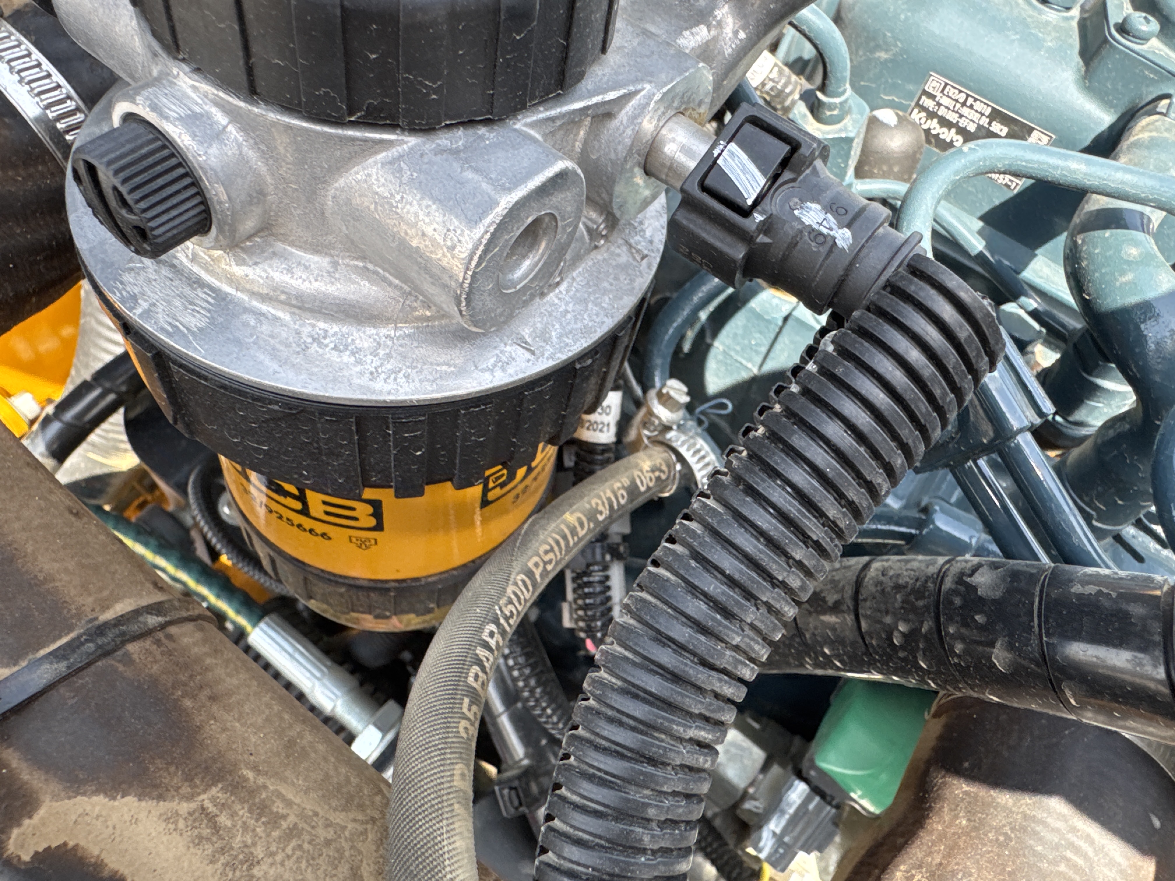 SRC-003-JCB-CT160-80-Tandem-rollers-inspection-Engine-Hoses-2