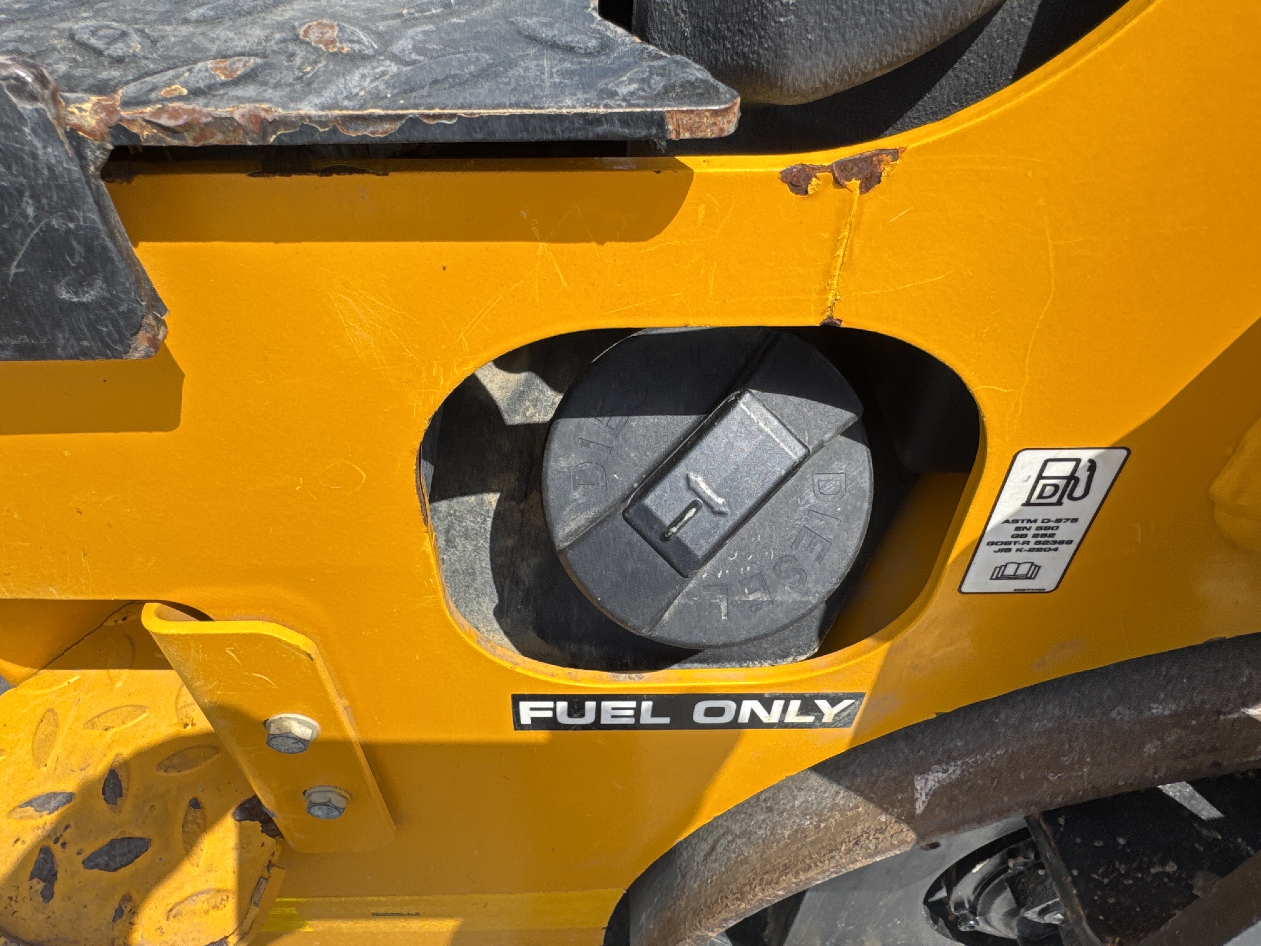 SRC-003-JCB-CT160-80-Tandem-rollers-inspection-Engine-Fuel-tank-2