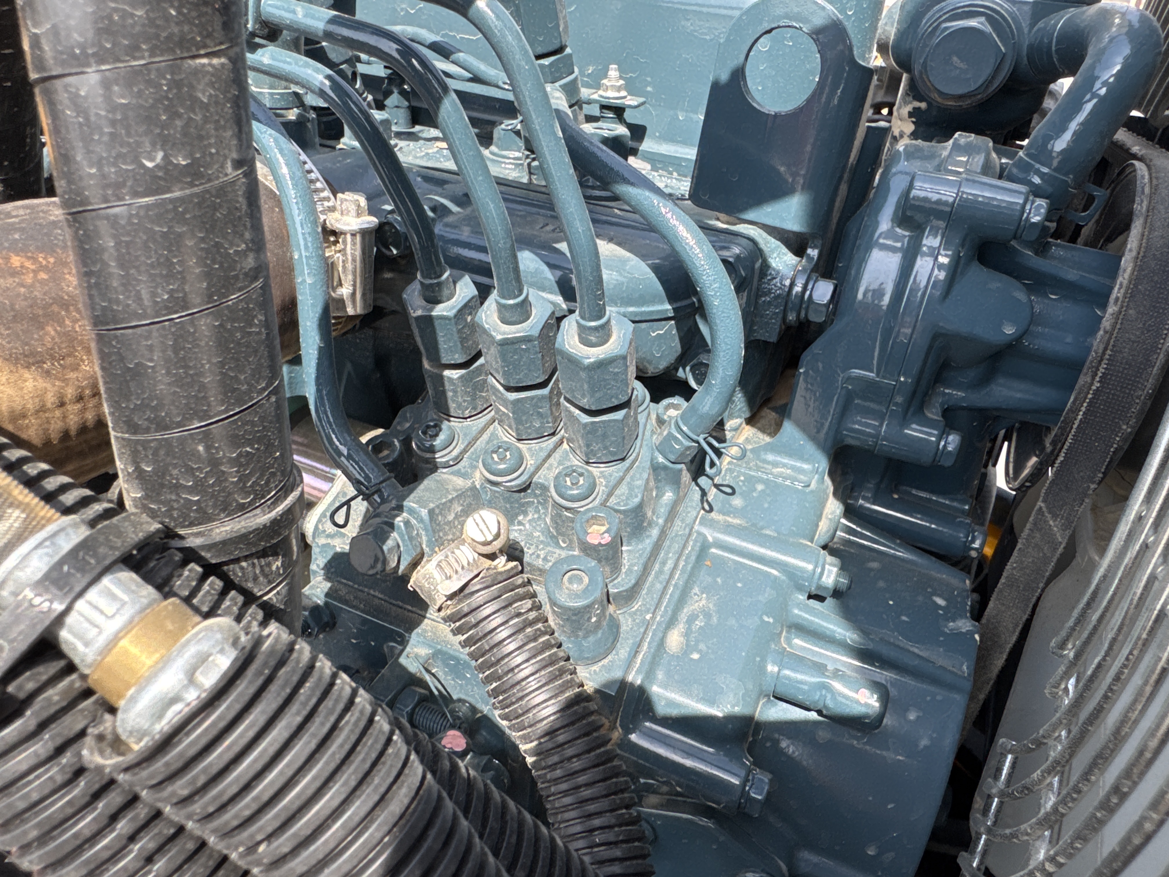SRC-003-JCB-CT160-80-Tandem-rollers-inspection-Engine-Fuel-leaks-2