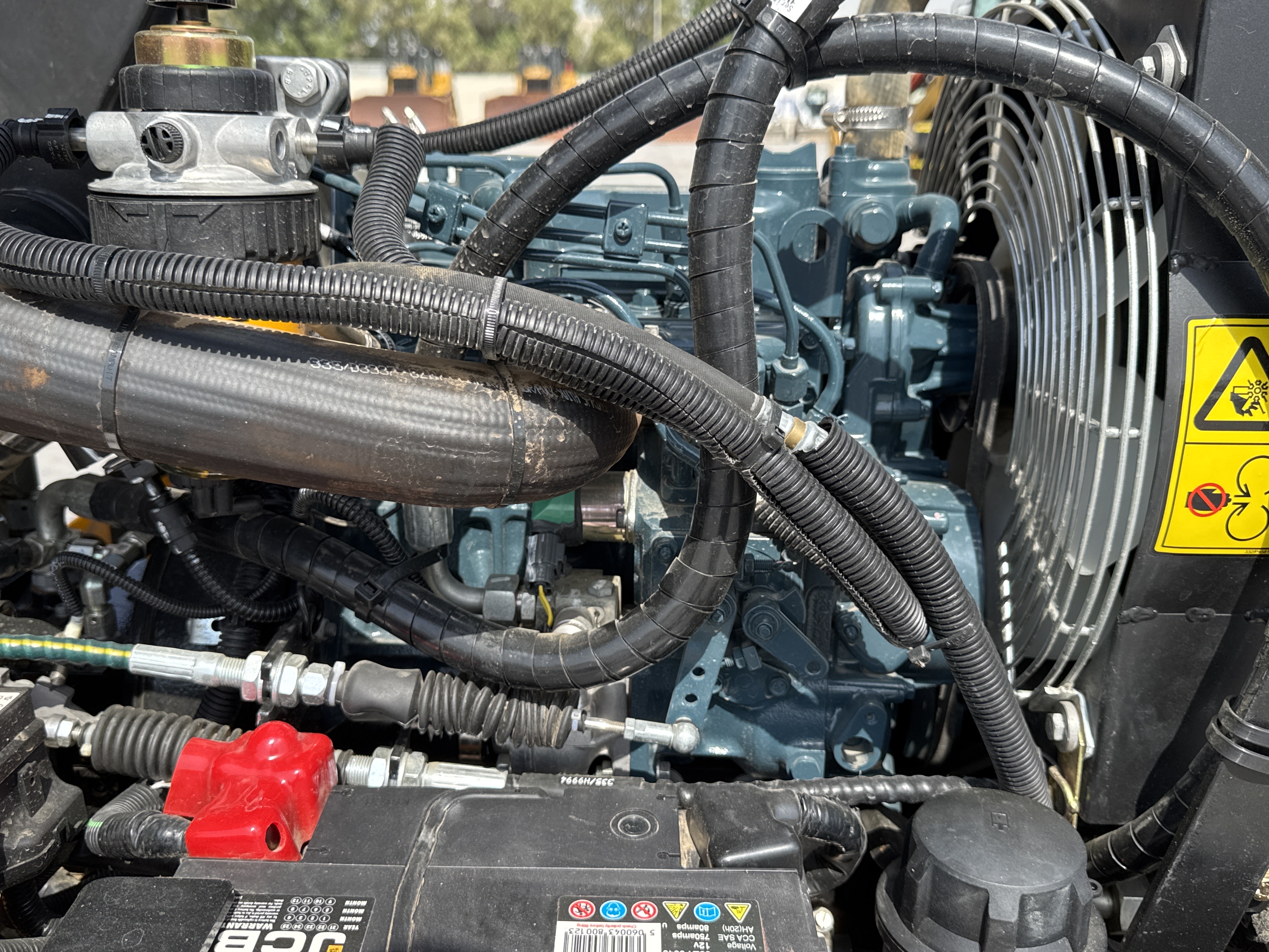 SRC-003-JCB-CT160-80-Tandem-rollers-inspection-Engine-Engine-oil-leaks-2