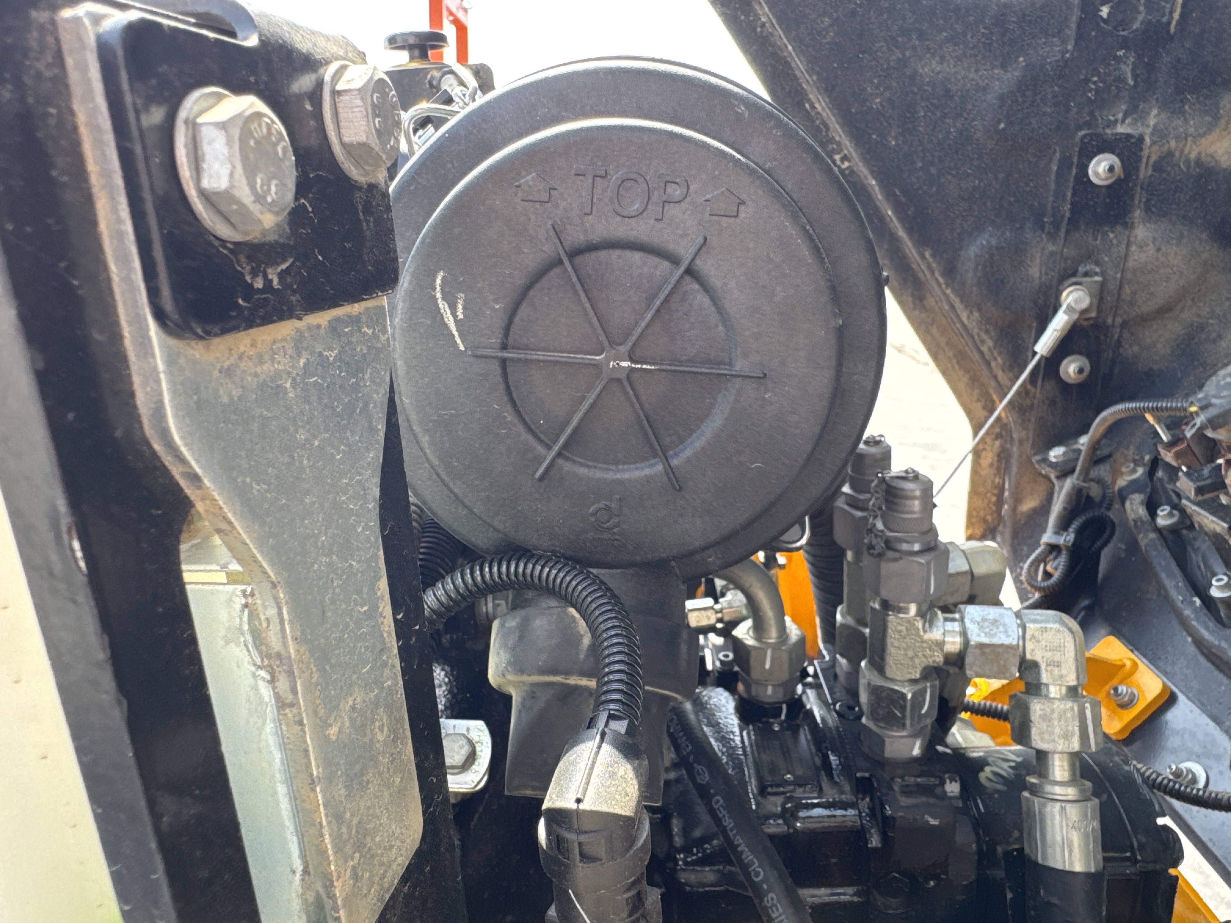 SRC-003-JCB-CT160-80-Tandem-rollers-inspection-Engine-Air-intake-system-2