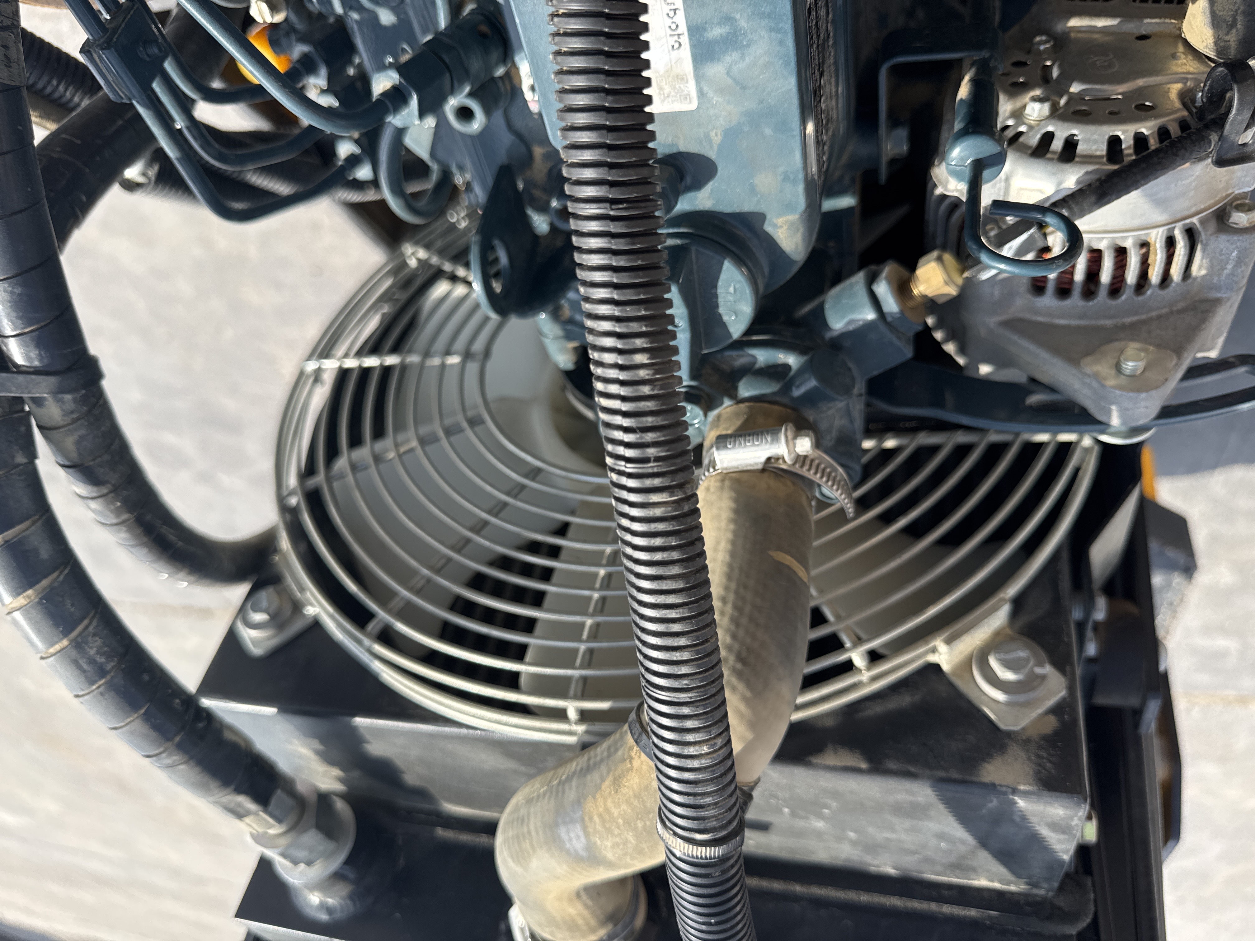 SRC-003-JCB-CT160-80-Tandem-rollers-inspection-Engine-Cooling-fan-and-fan-guard-2