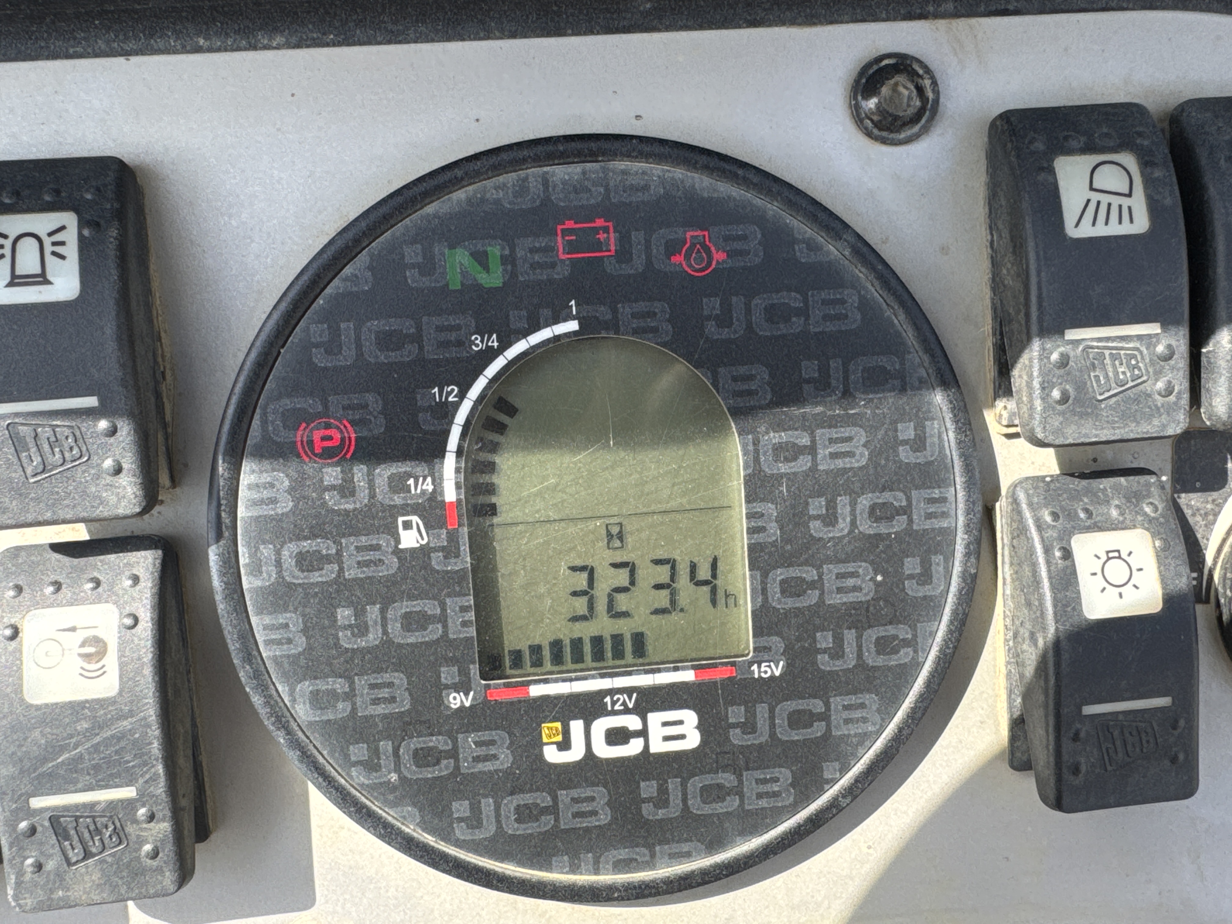 SRC-003-JCB-CT160-80-Tandem-rollers-inspection-Cabin-Instrument-cluster-2