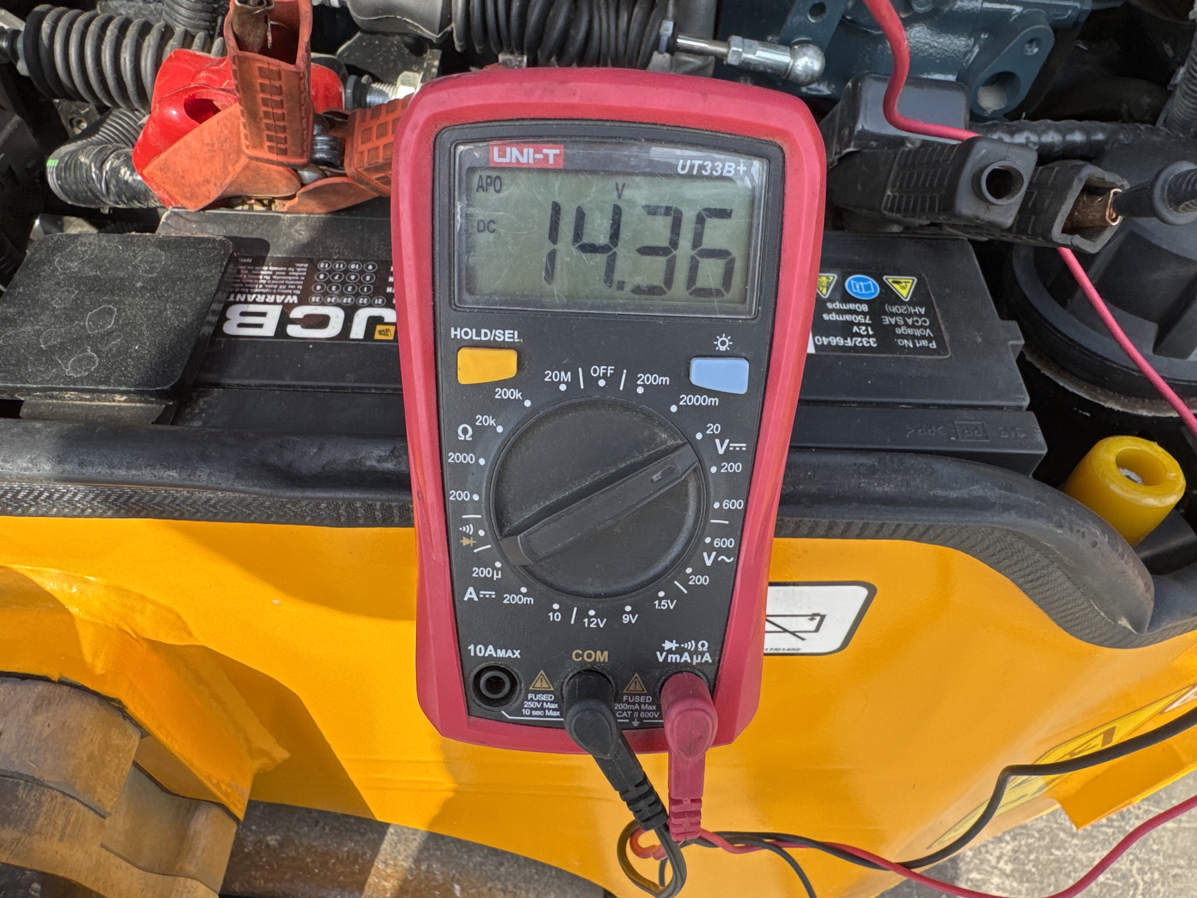 SRC-003-JCB-CT160-80-Tandem-rollers-inspection-Electronics-Battery-2