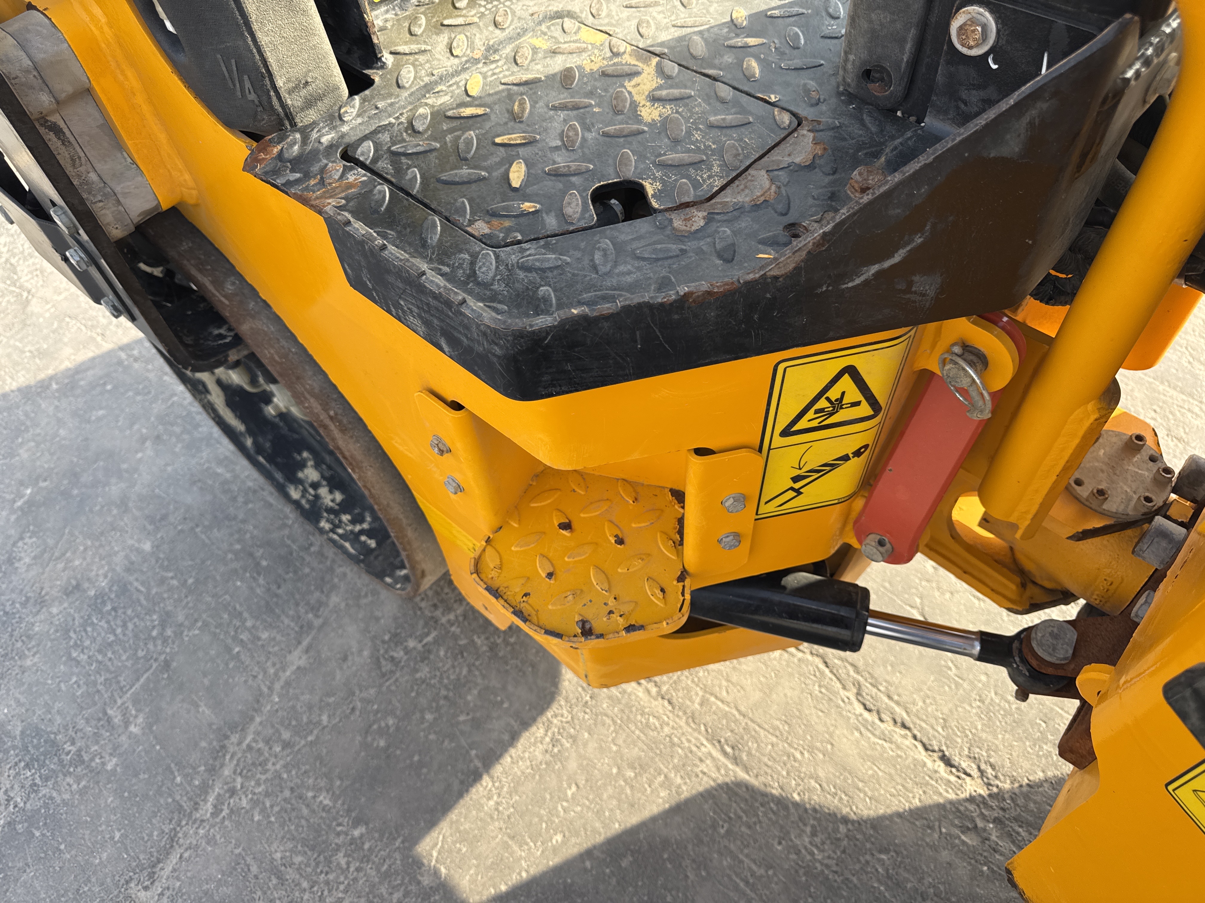 SRC-003-JCB-CT160-80-Tandem-rollers-inspection-Structure-Steps/ladders-2