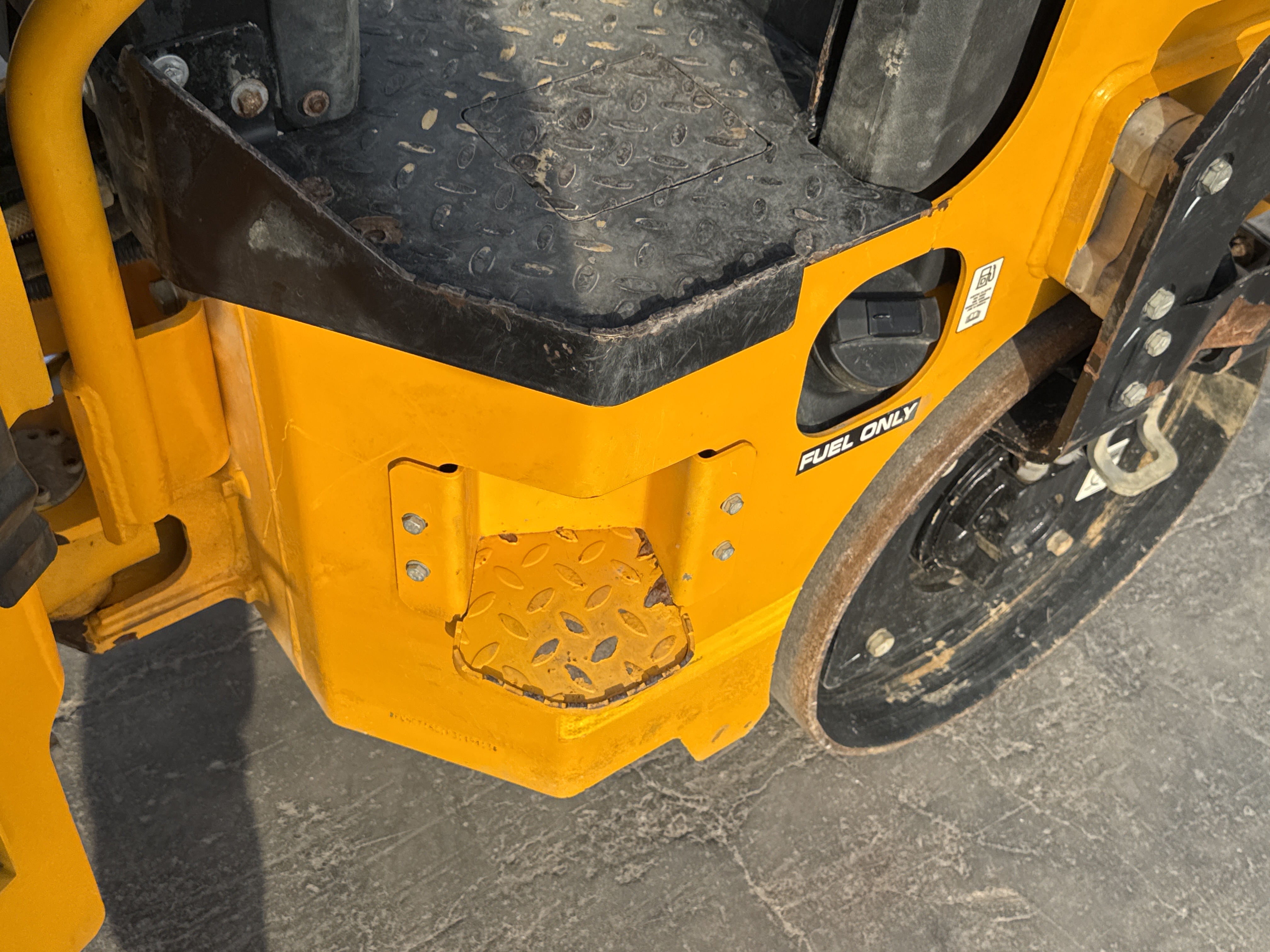 SRC-003-JCB-CT160-80-Tandem-rollers-inspection-Structure-Steps/ladders-2