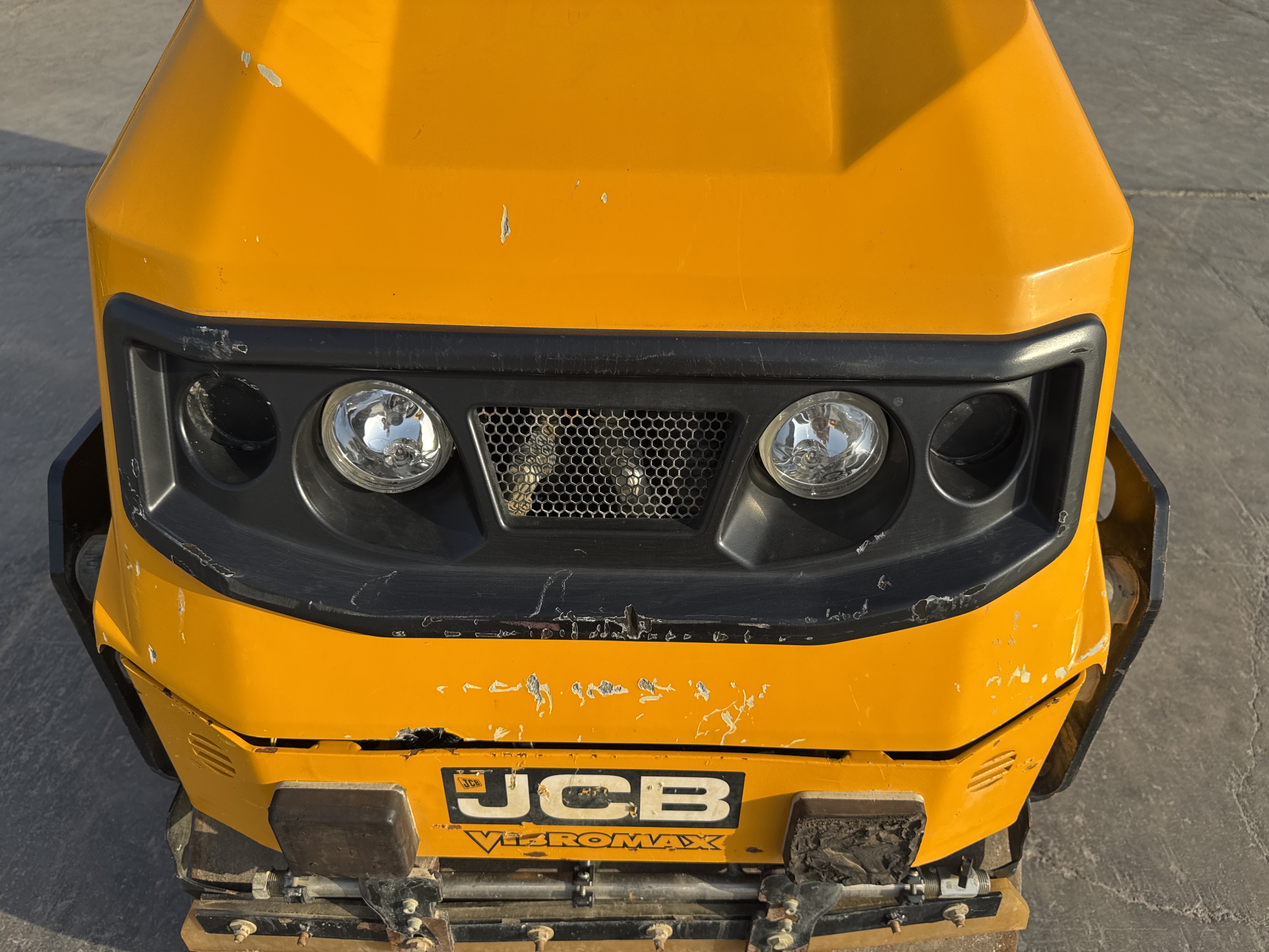 SRC-003-JCB-CT160-80-Tandem-rollers-inspection-Structure-Sheet-metal-(fiberglass)-2