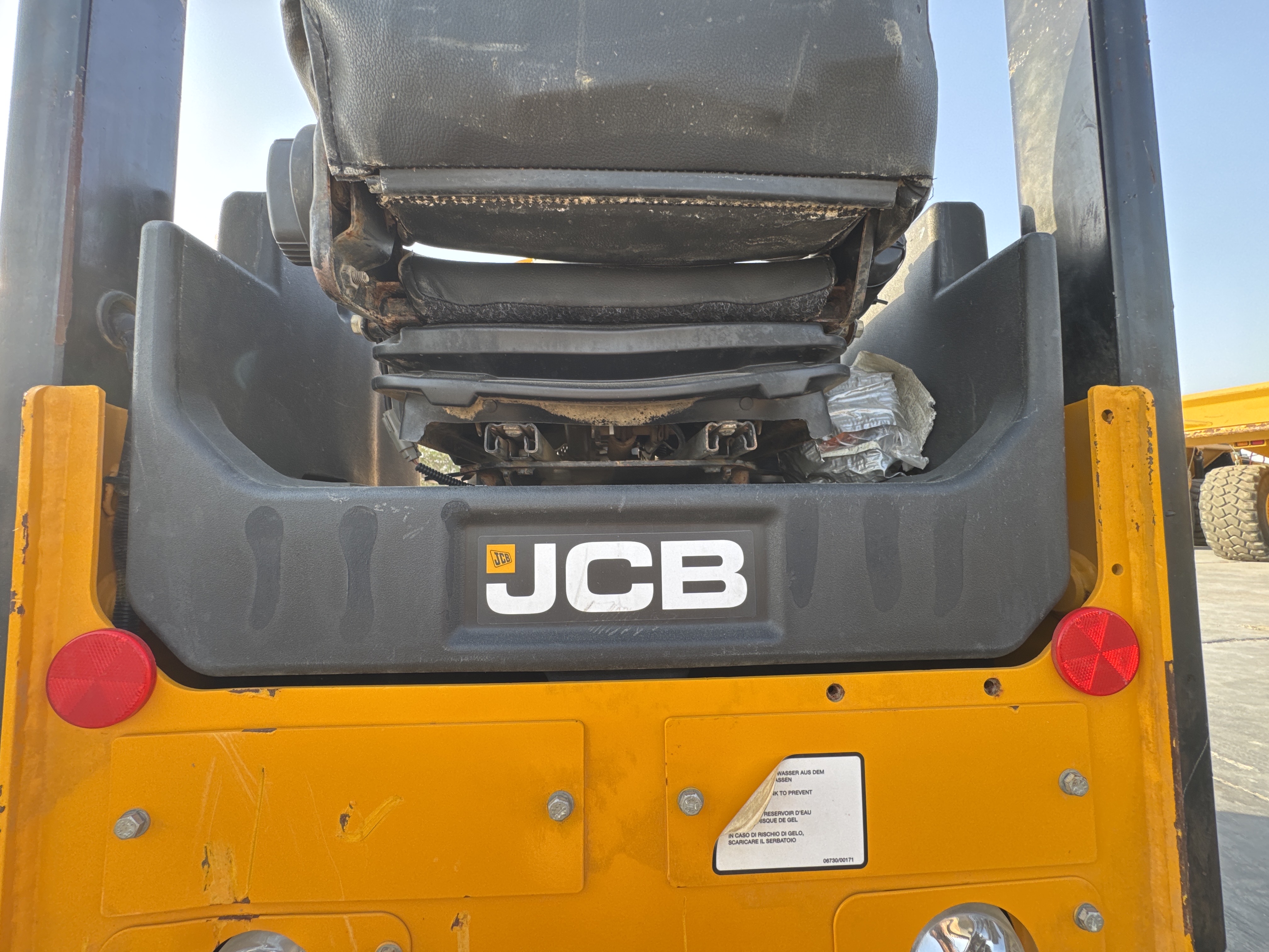 SRC-003-JCB-CT160-80-Tandem-rollers-inspection-Structure-Water-tank-2