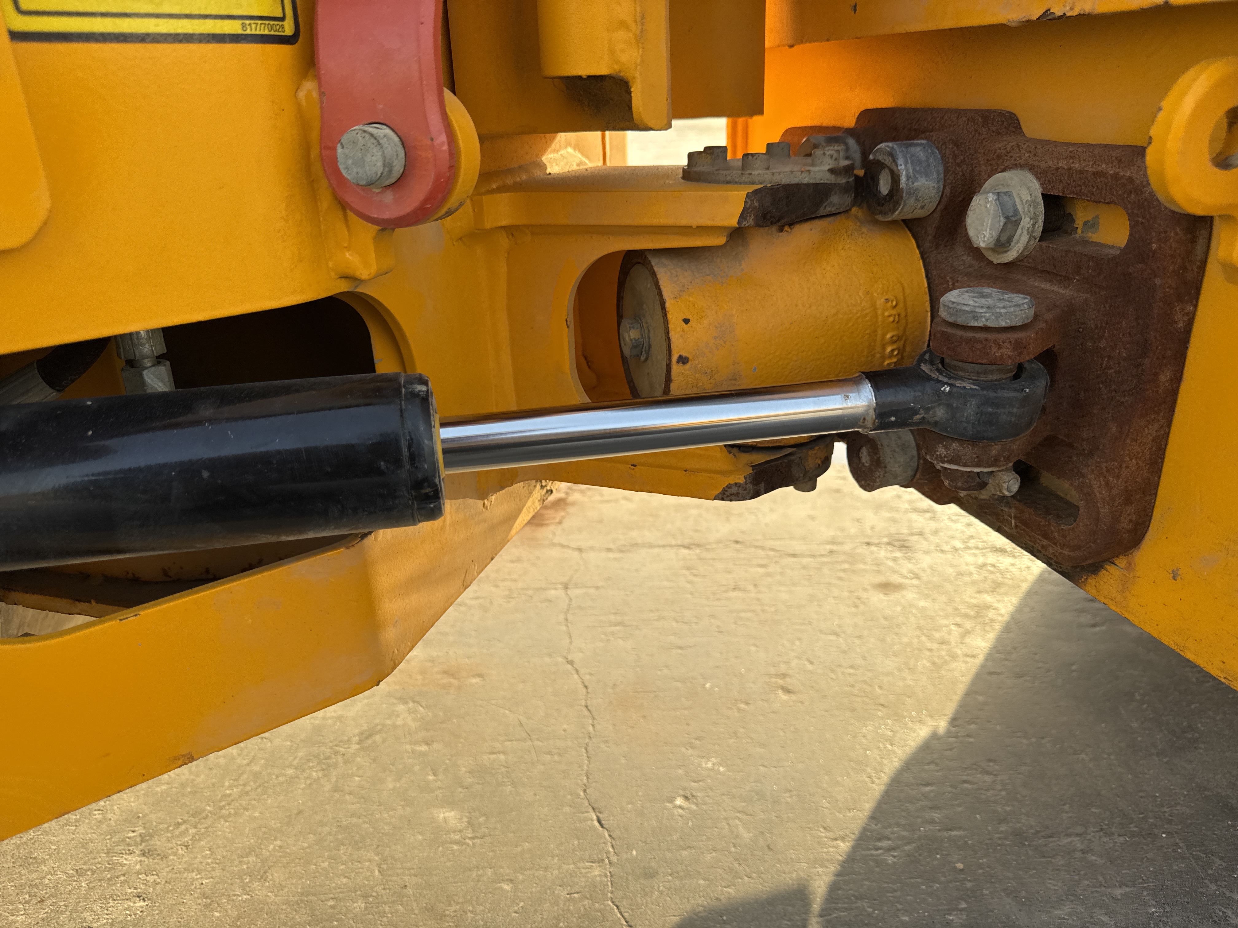 SRC-003-JCB-CT160-80-Tandem-rollers-inspection-Hydraulics-Steering-cylinders-2