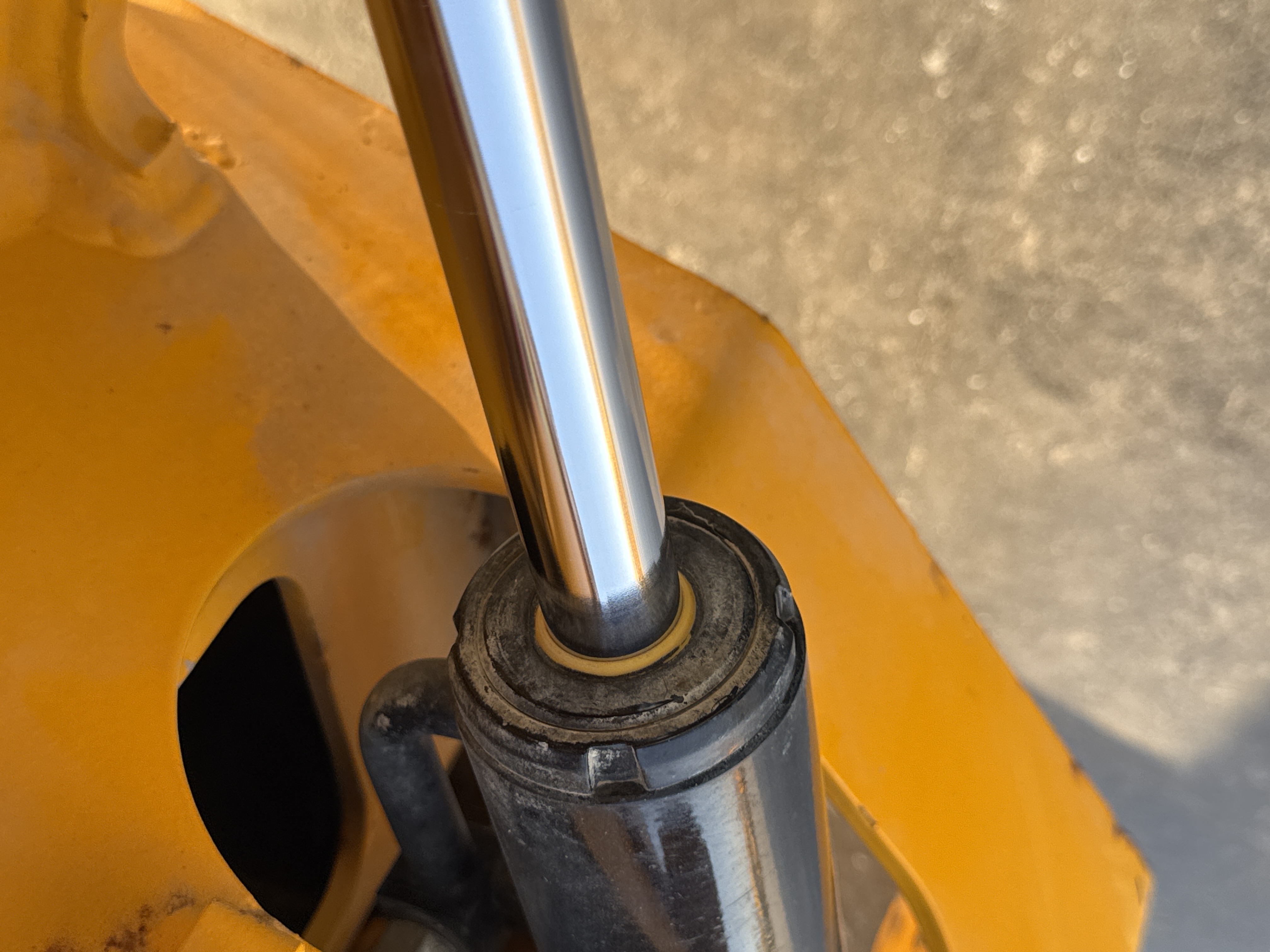 SRC-003-JCB-CT160-80-Tandem-rollers-inspection-Hydraulics-Steering-cylinders-2