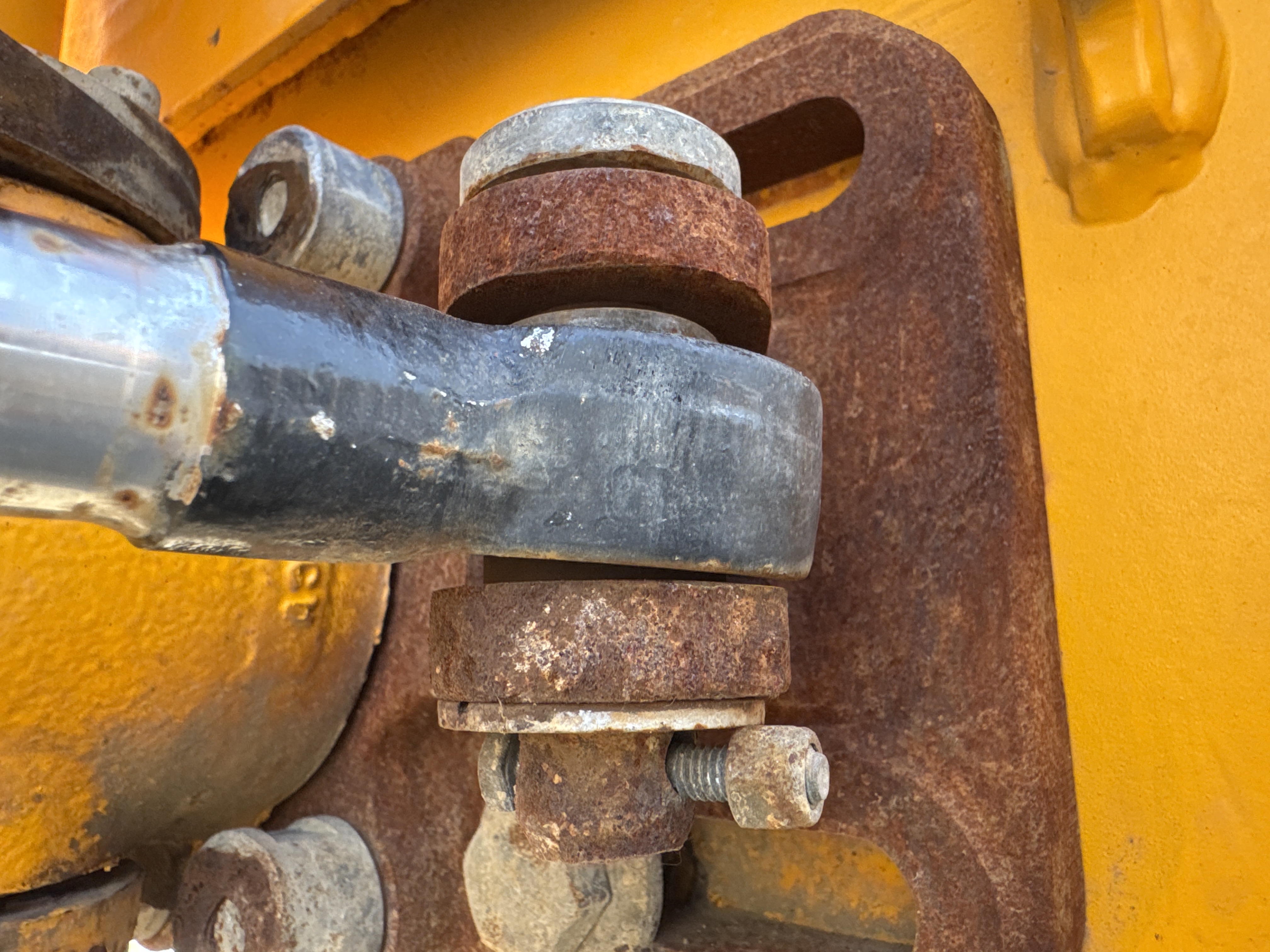 SRC-003-JCB-CT160-80-Tandem-rollers-inspection-Hydraulics-Hydraulic-pins-/-locks-2