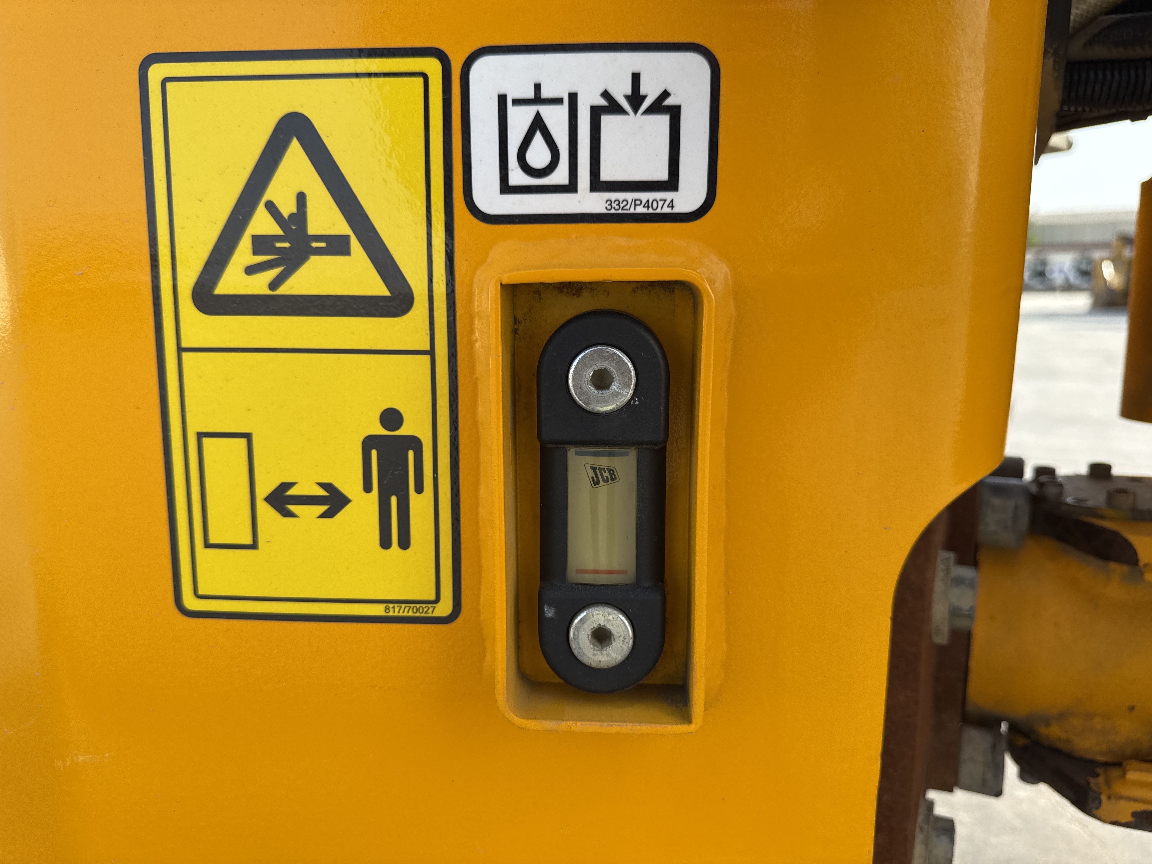 SRC-003-JCB-CT160-80-Tandem-rollers-inspection-Hydraulics-Hydraulic-Tank-2