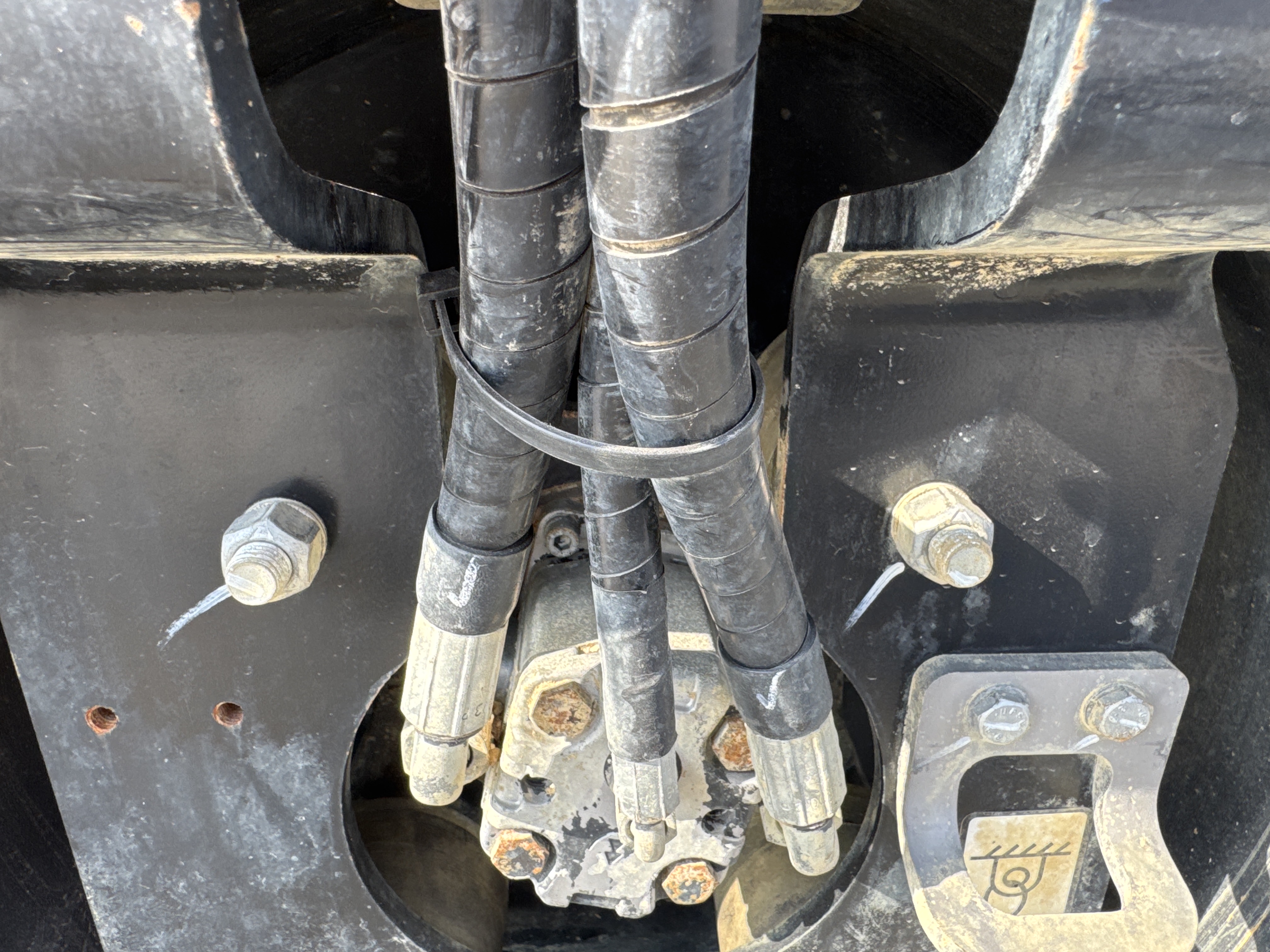 SRC-003-JCB-CT160-80-Tandem-rollers-inspection-Hydraulics-Hydraulic-hoses-and-lines-2