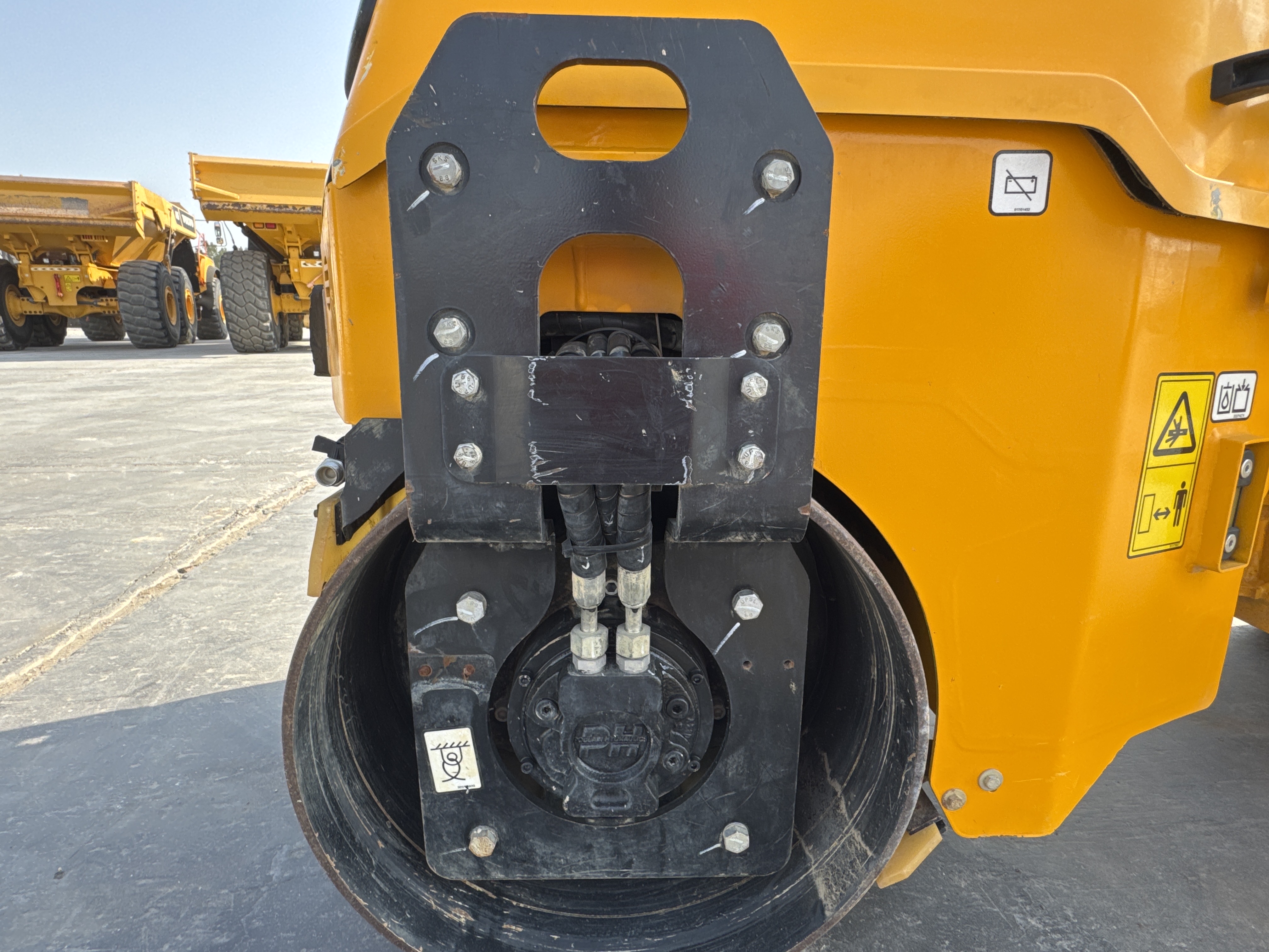 SRC-003-JCB-CT160-80-Tandem-rollers-inspection-Chassis-Front-drum-forks-2