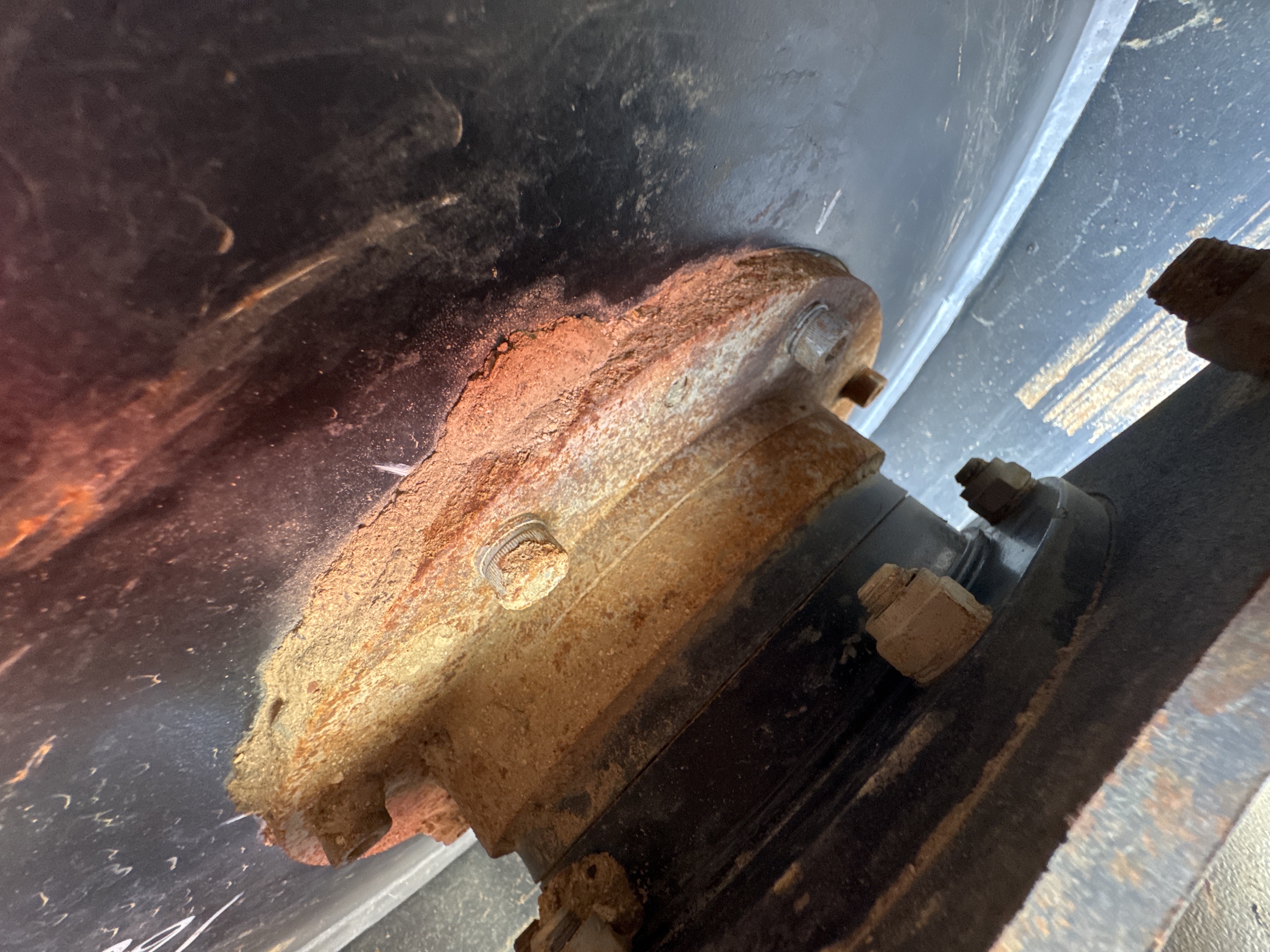 SRC-003-JCB-CT160-80-Tandem-rollers-inspection-Chassis-Rear-drum-bearing-housing-2