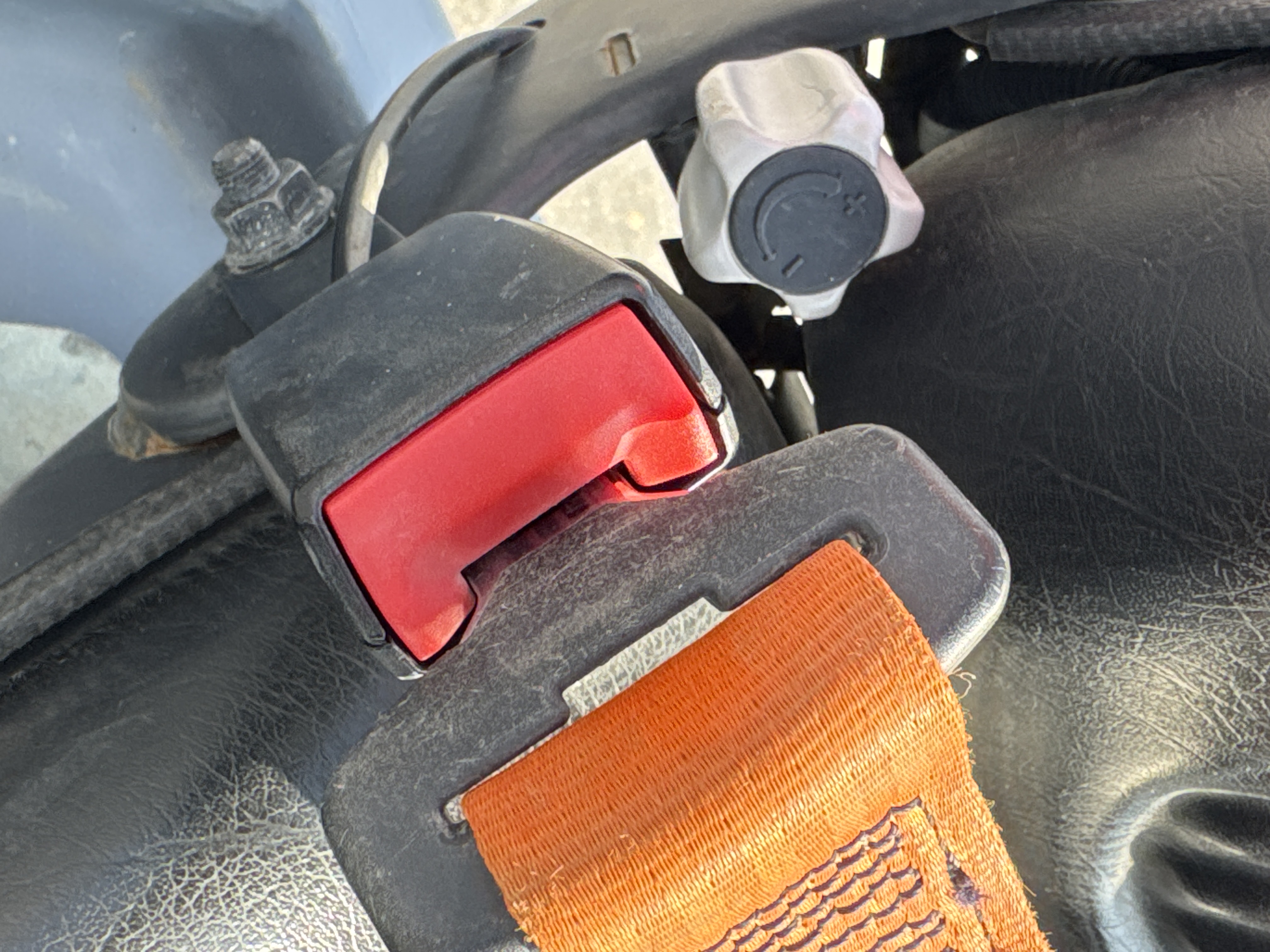SRC-002-Hamm-HD-12-VV-Tandem-rollers-inspection-Safety-Seat-belts-1