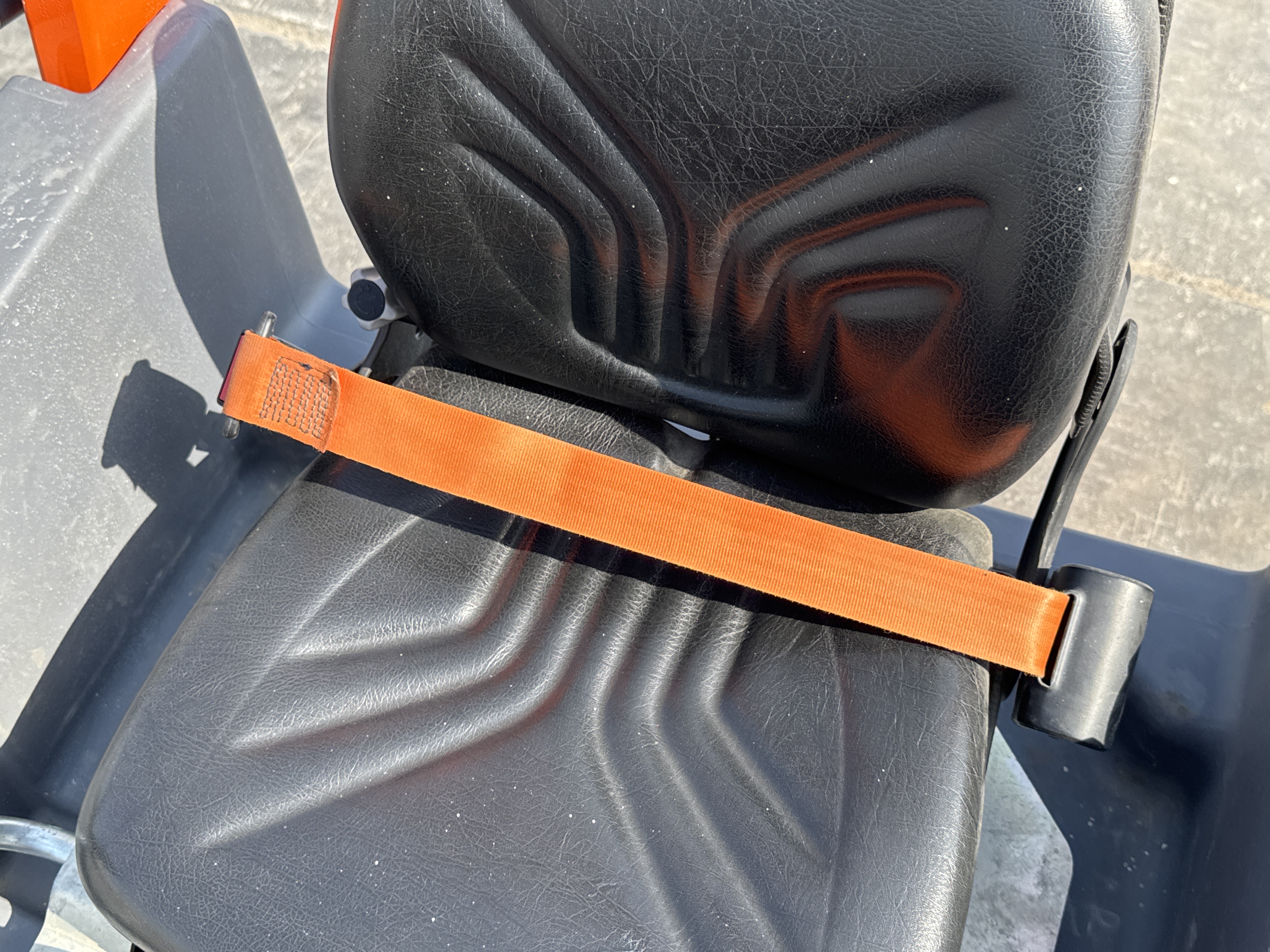 SRC-002-Hamm-HD-12-VV-Tandem-rollers-inspection-Safety-Seat-belts-1
