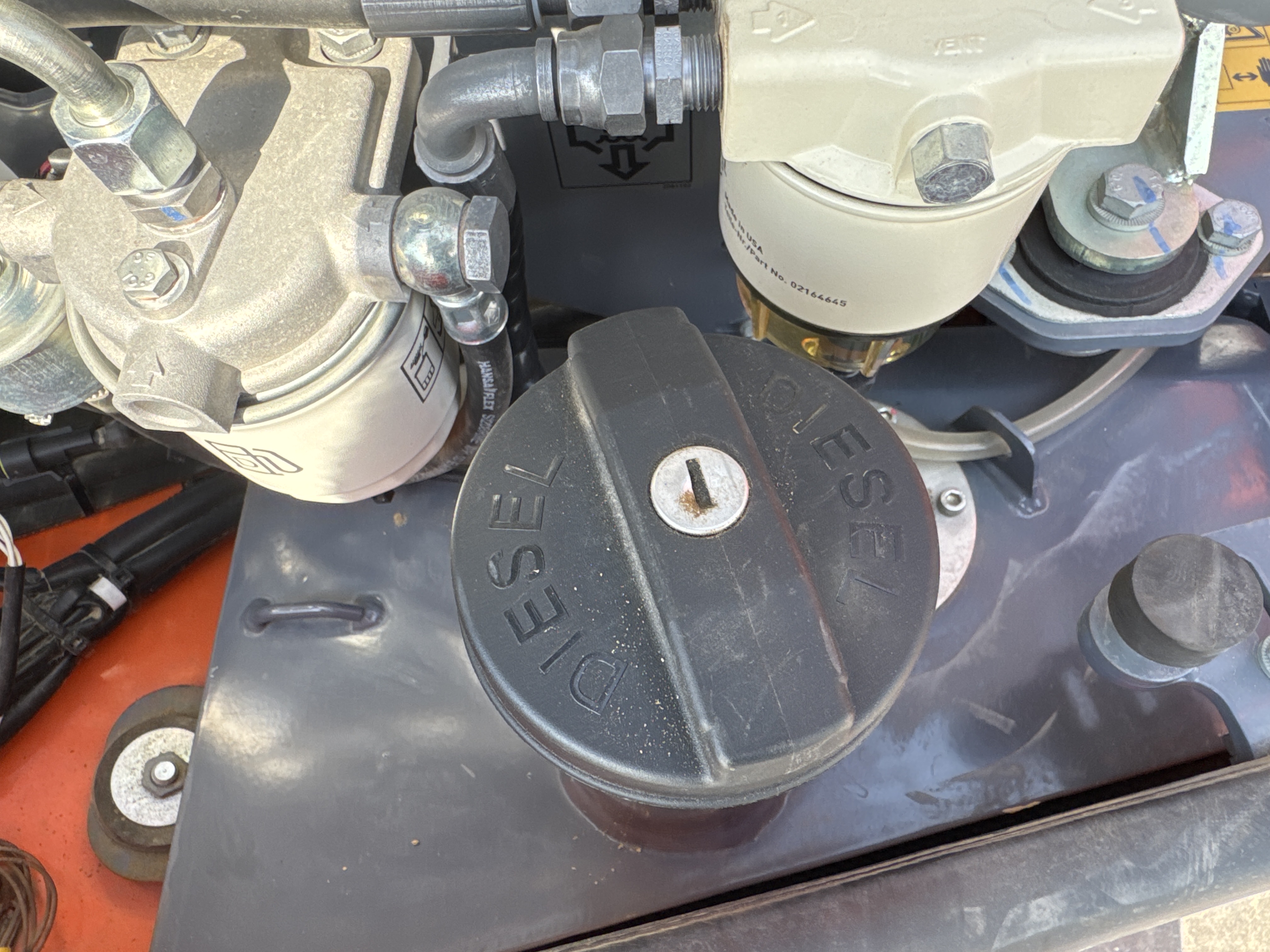 SRC-002-Hamm-HD-12-VV-Tandem-rollers-inspection-Engine-Fuel-tank-1