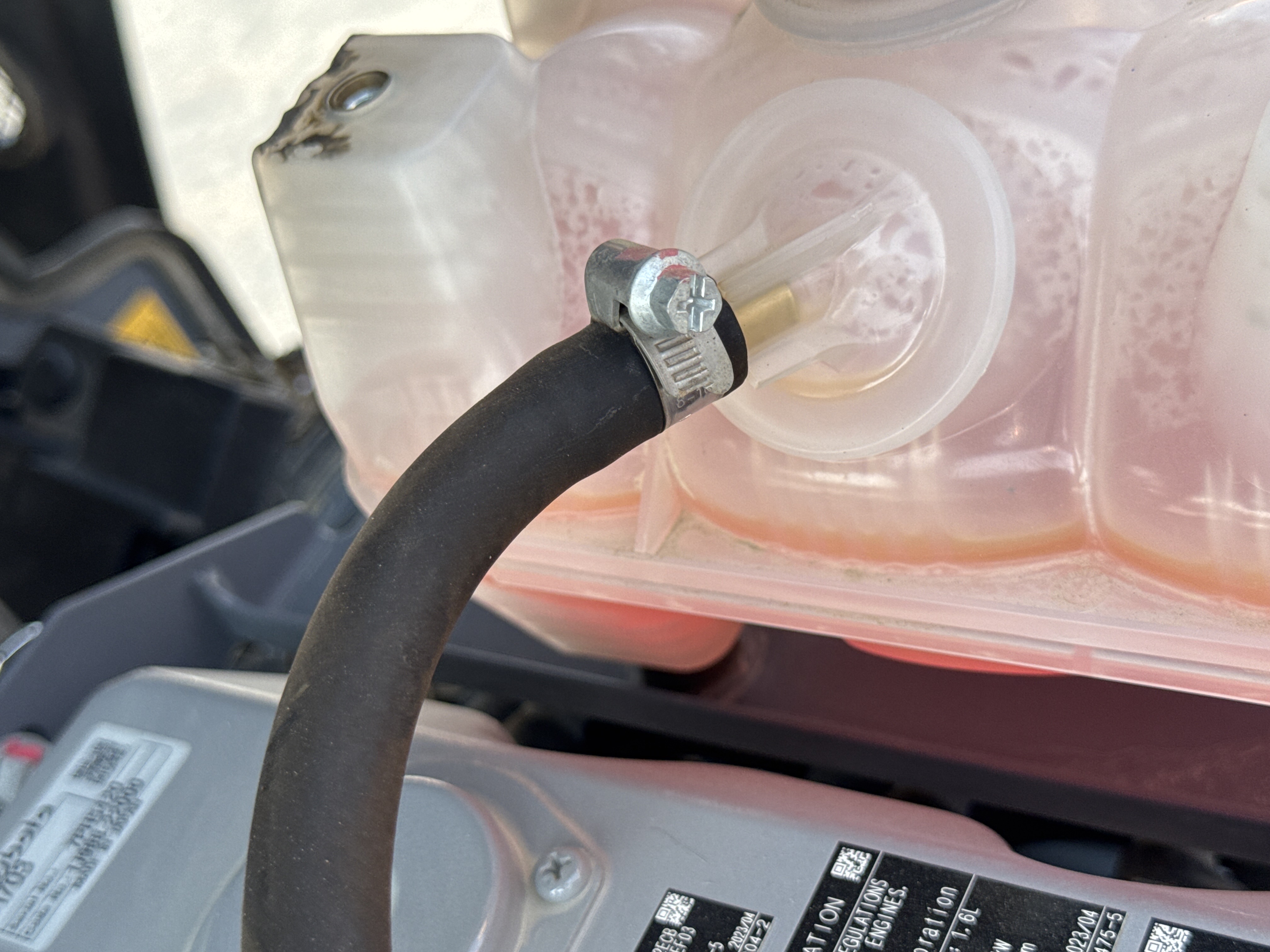 SRC-002-Hamm-HD-12-VV-Tandem-rollers-inspection-Engine-Hoses-2