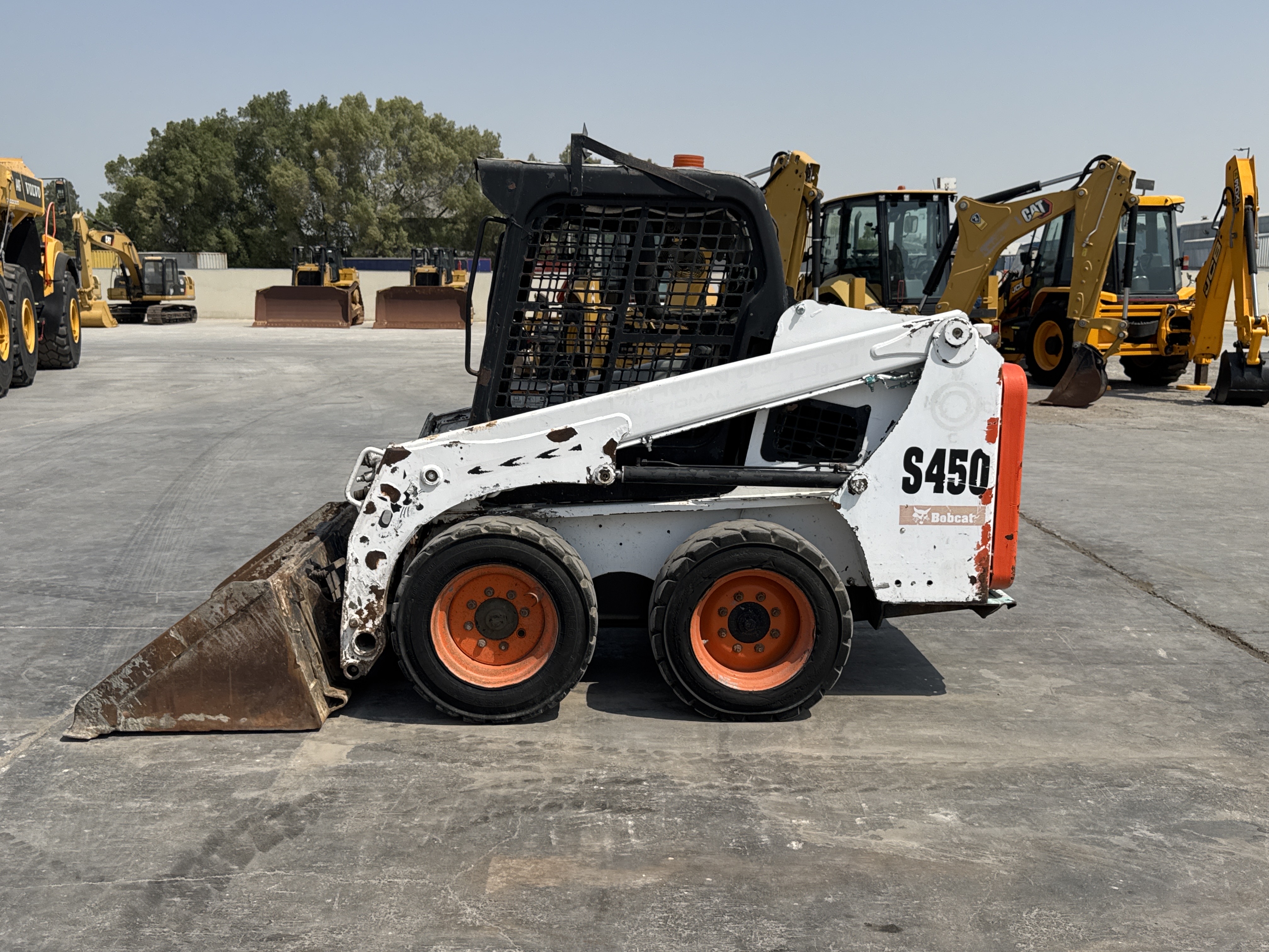 SSL-011-بوبكات-S450-لوادر-انزلاقية-بعجلات-فحص-الهيكل-الصبغ-2