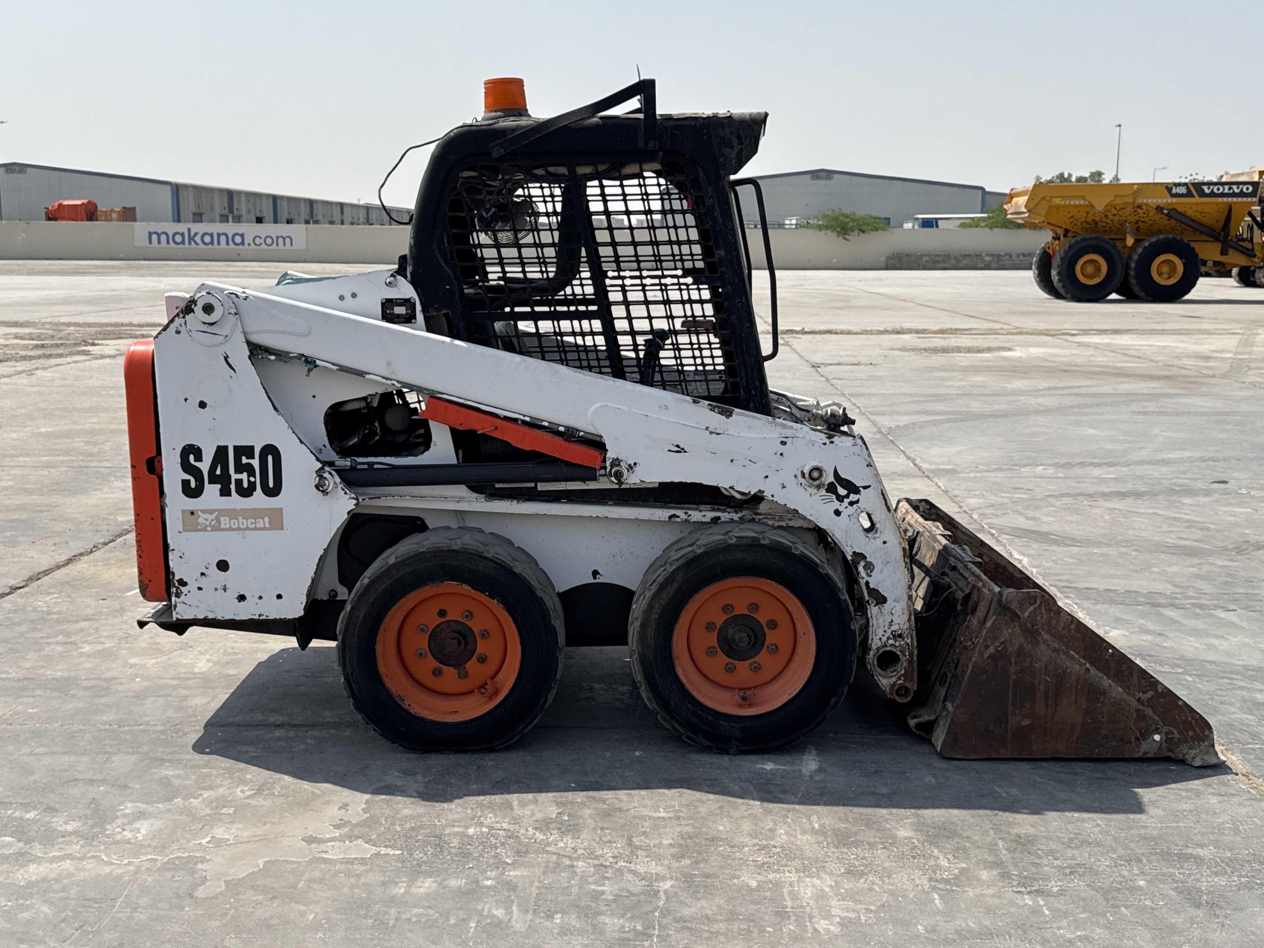 SSL-011-بوبكات-S450-لوادر-انزلاقية-بعجلات-فحص-الهيكل-الصبغ-2
