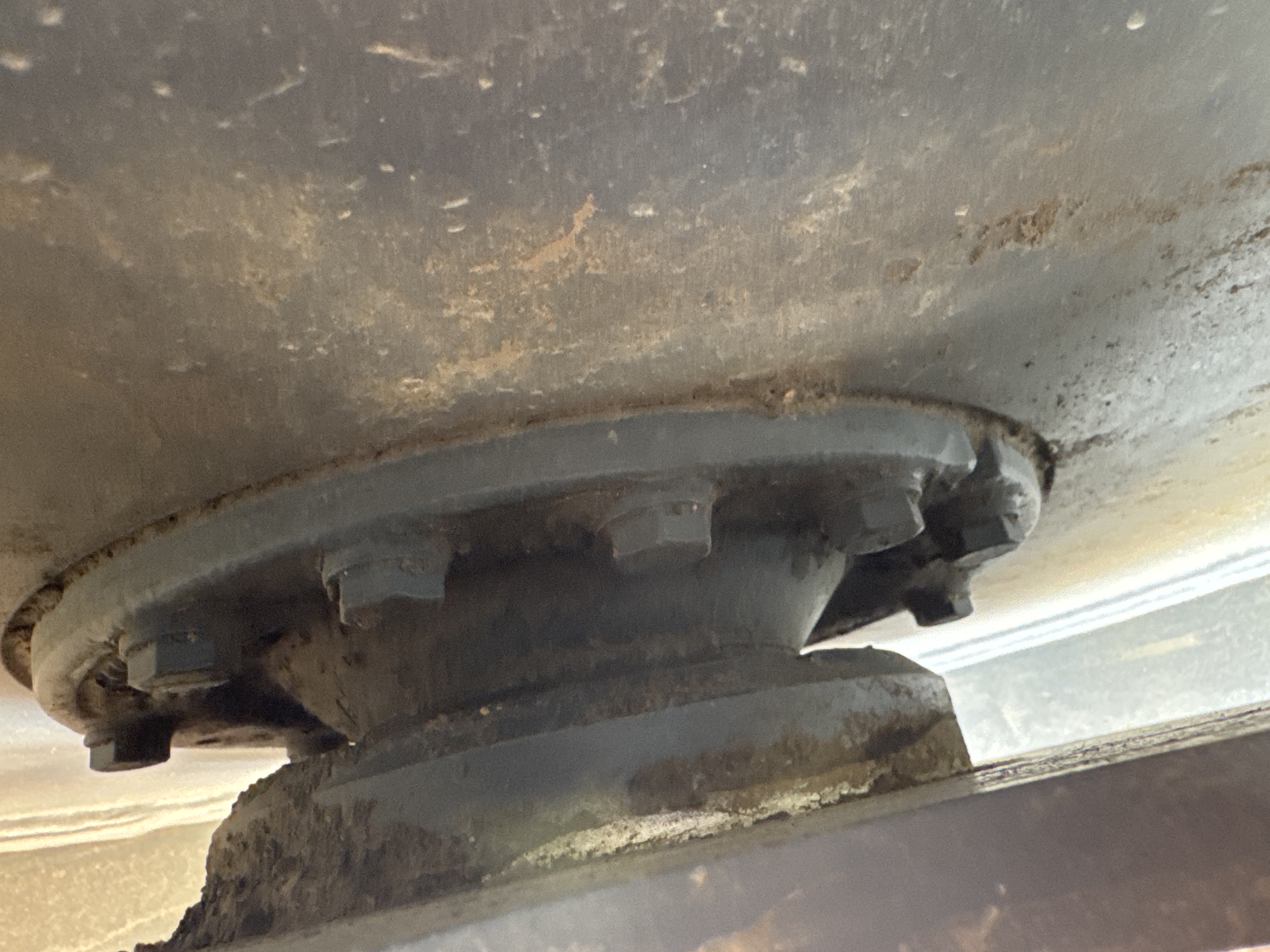 SRC-002-Hamm-HD-12-VV-Tandem-rollers-inspection-Chassis-Front-drum-bearing-housing-1