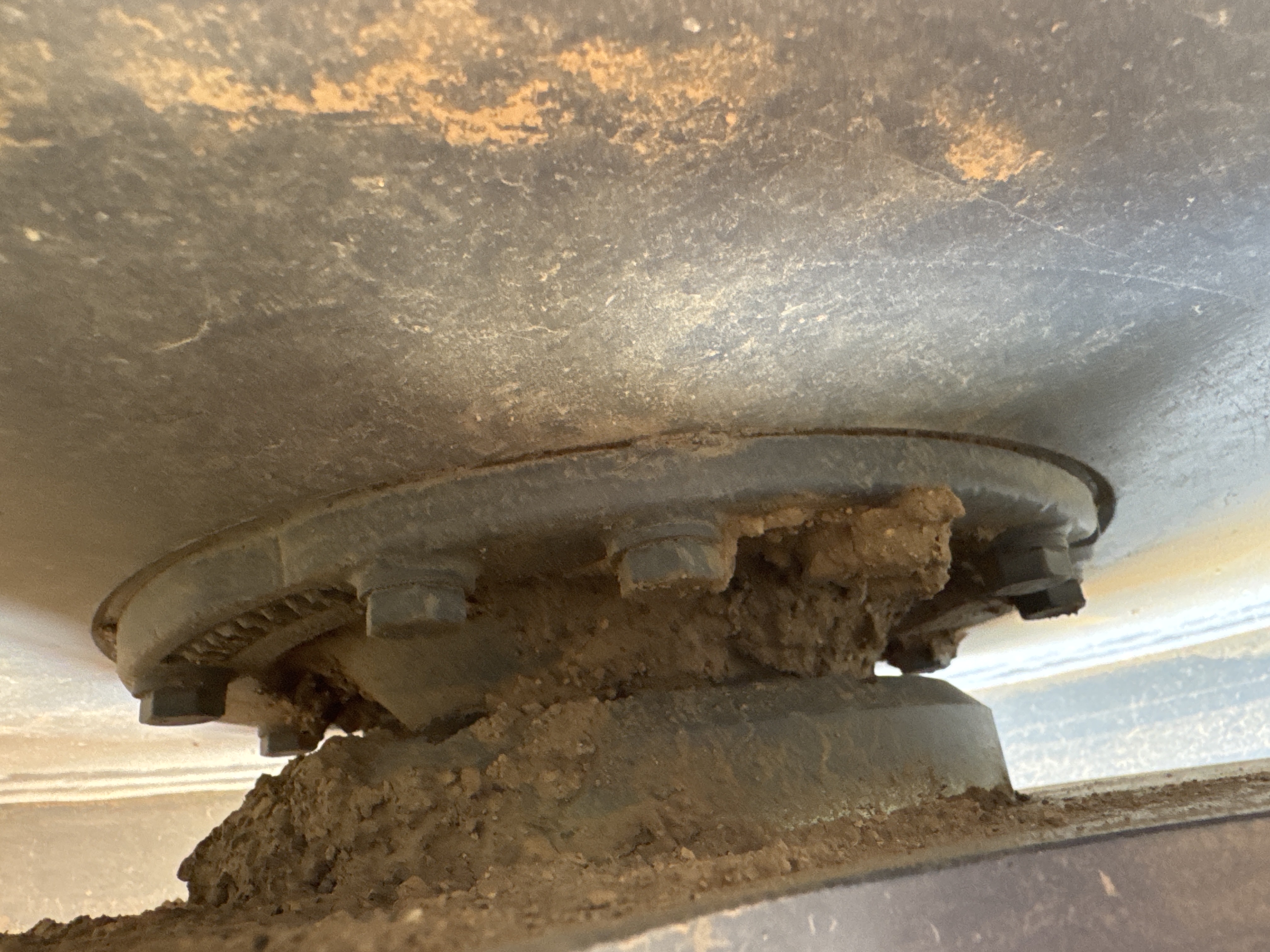 SRC-002-Hamm-HD-12-VV-Tandem-rollers-inspection-Chassis-Rear-drum-bearing-housing-1