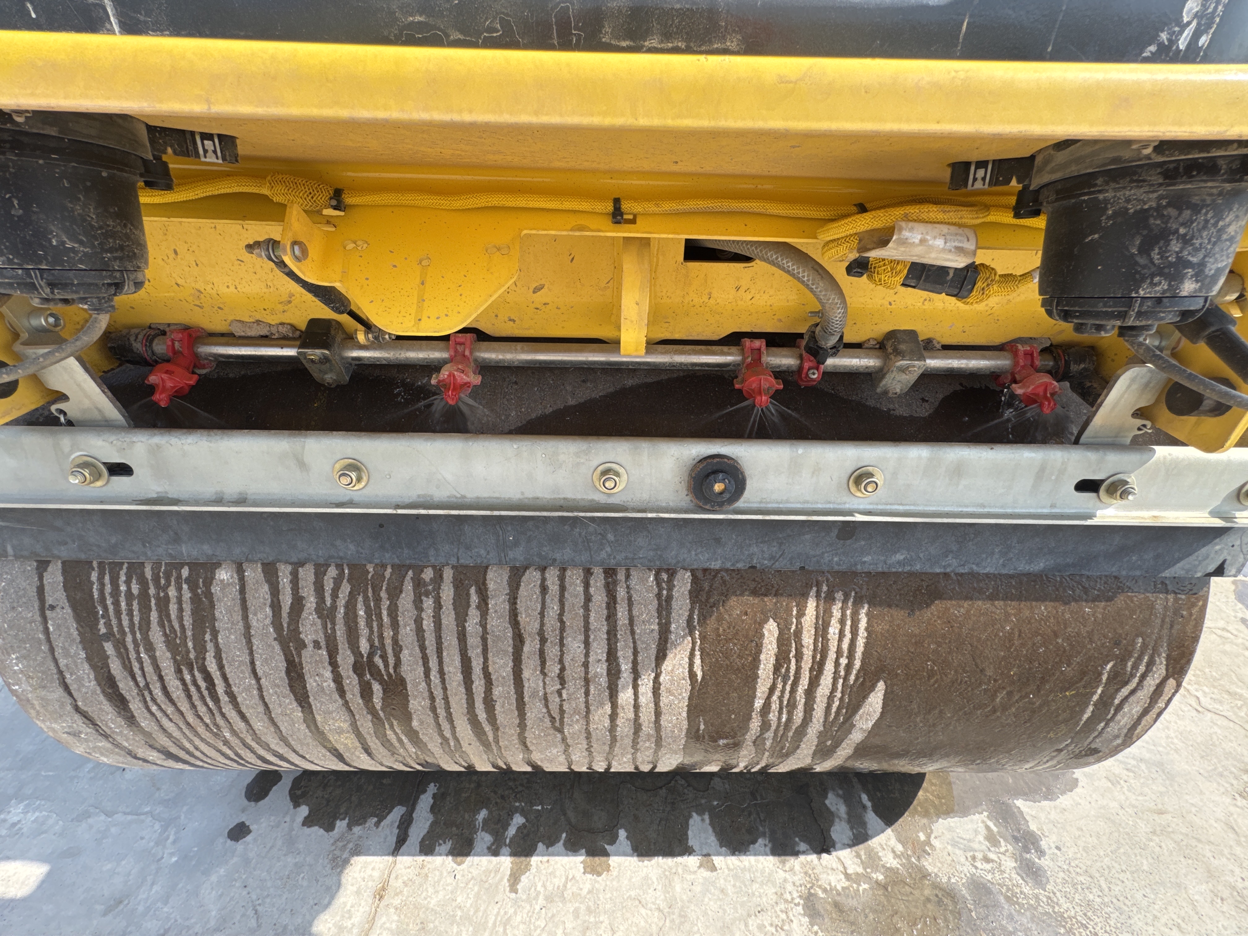 SRC-004-Bomag-BW-120-AD-5-Tandem-rollers-inspection-Structure-Water-spraying-system-3
