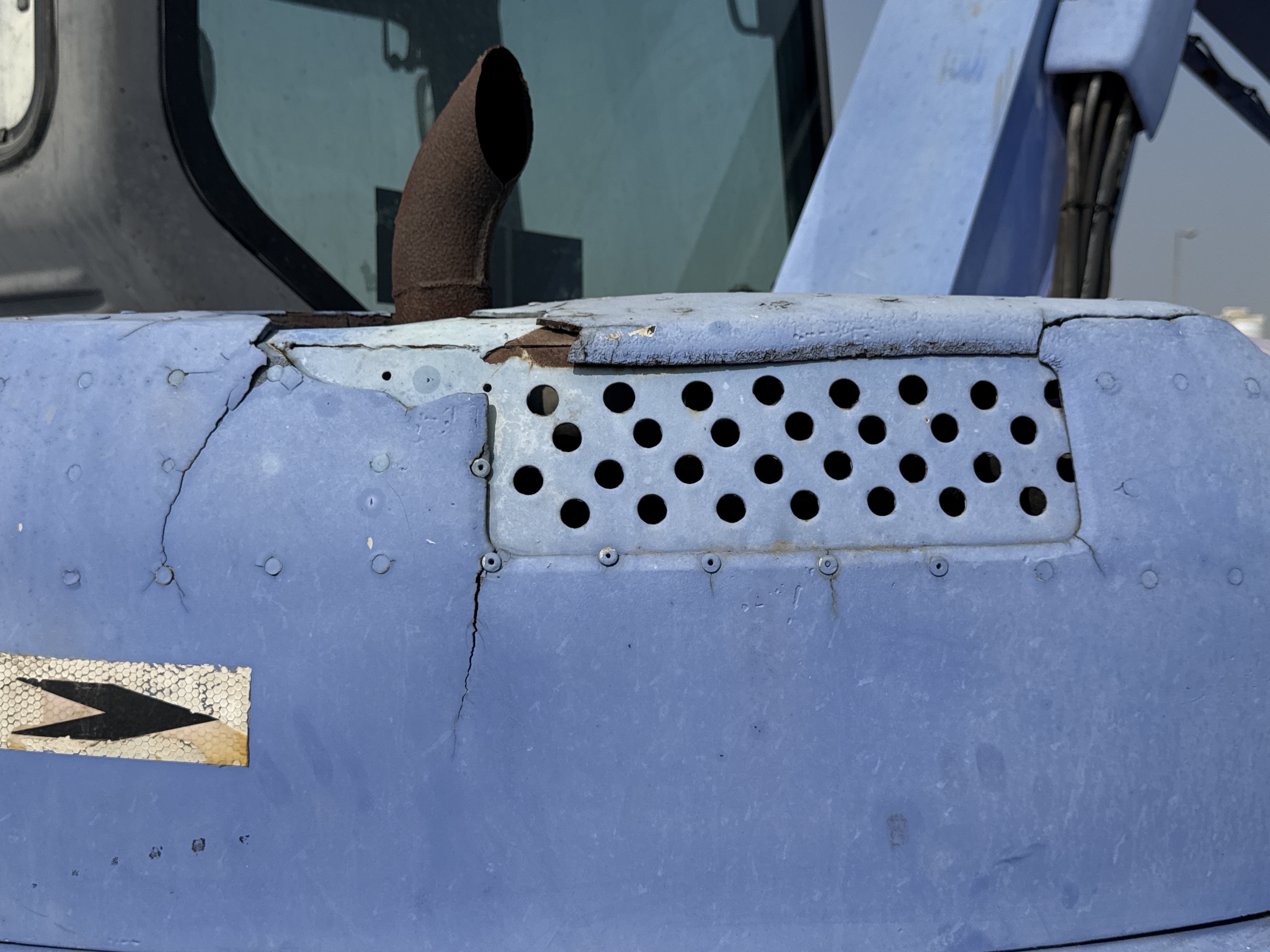 MNX-005-Komatsu-PC78UU-6-Mini-excavators-inspection-Structure-Sheet-metal-(fiberglass)-2