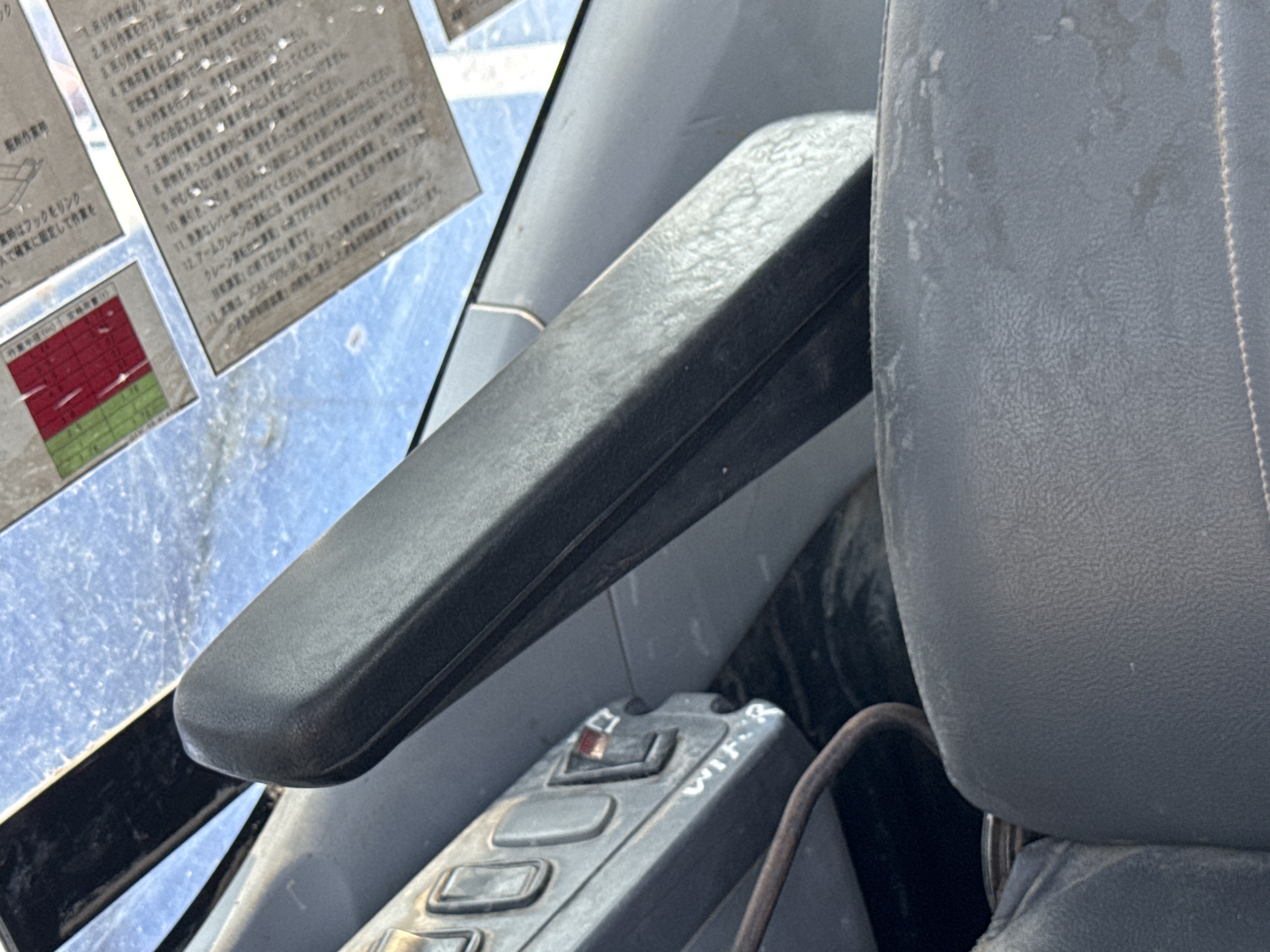 MNX-005-Komatsu-PC78UU-6-Mini-excavators-inspection-Cabin-Seats/armrests-2