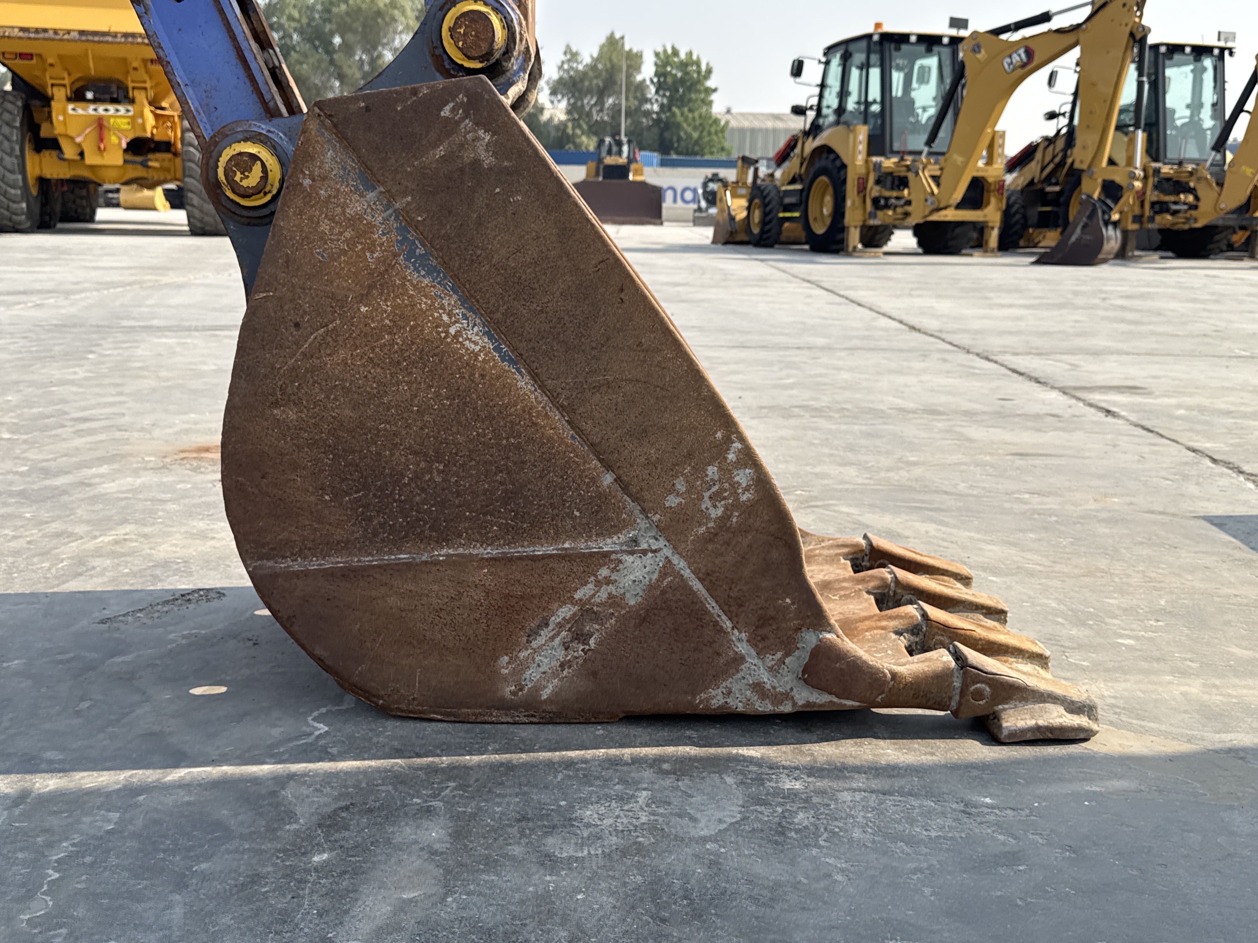 MNX-005-Komatsu-PC78UU-6-Mini-excavators-inspection-Attachment-Excavator-bucket-2