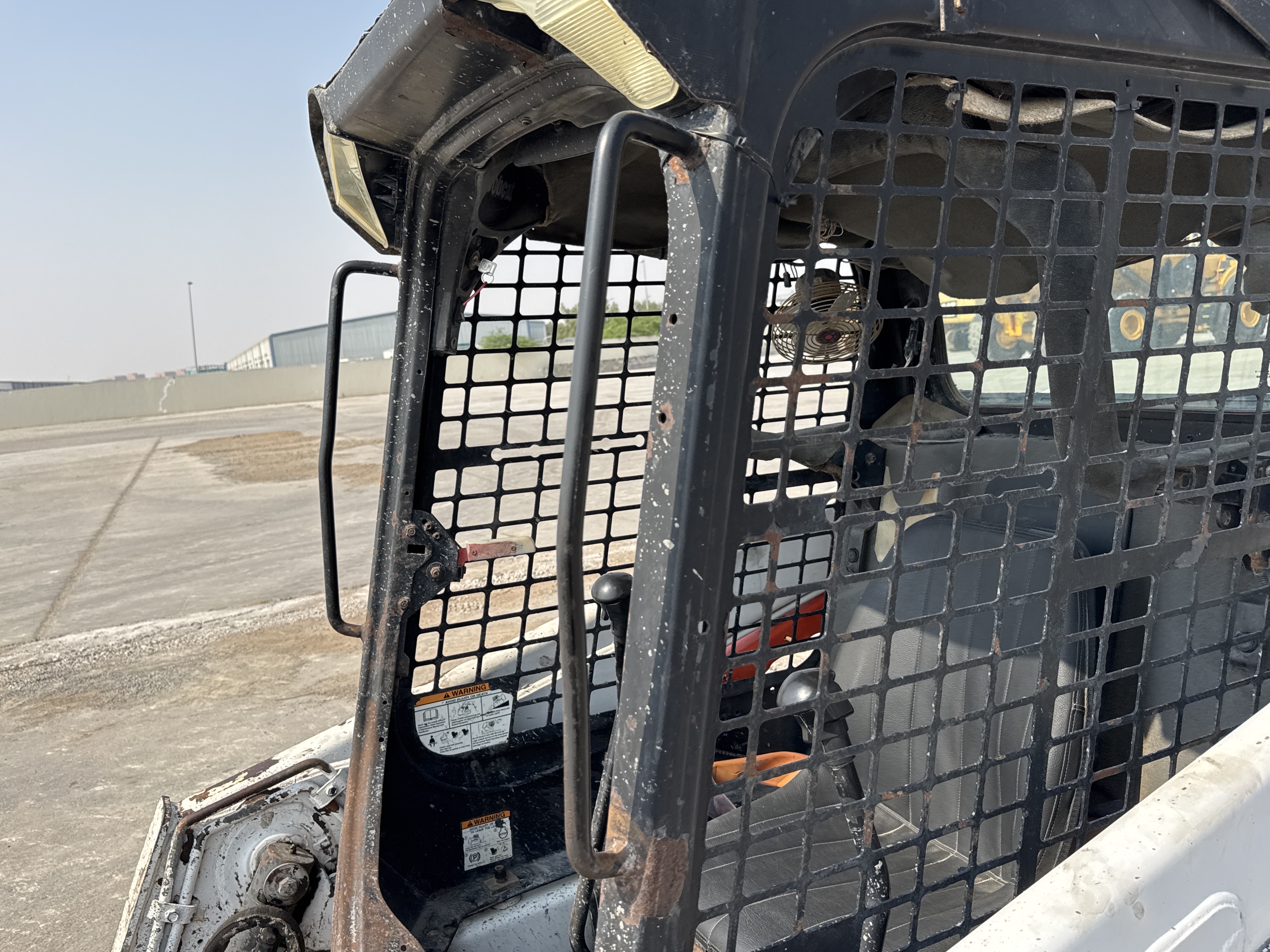 SSL-011-بوبكات-S450-لوادر-انزلاقية-بعجلات-فحص-الهيكل-الدرابزين-2