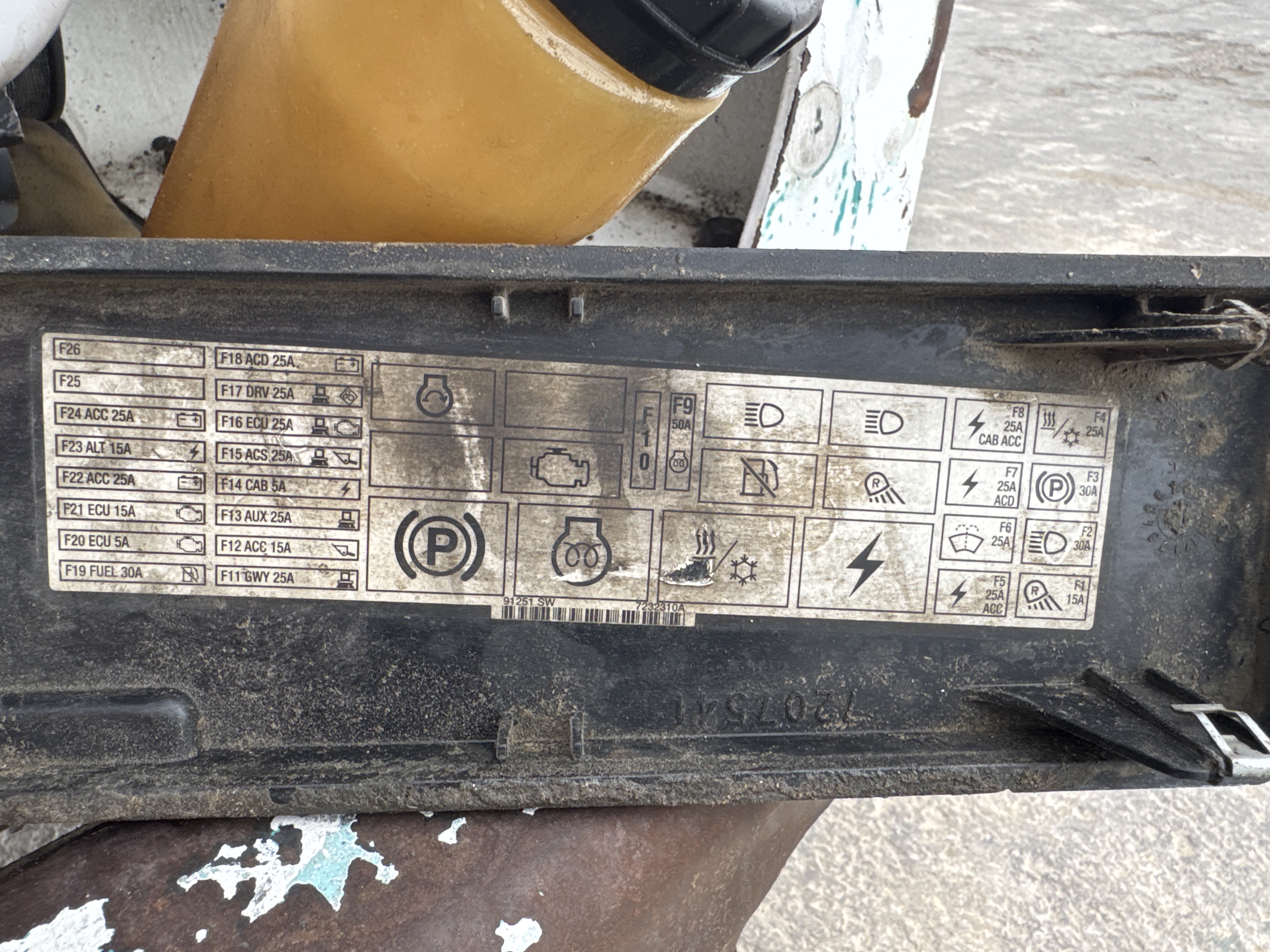 SSL-011-بوبكات-S450-لوادر-انزلاقية-بعجلات-فحص-الإلكترونيات-صندوق-الصمامات-2