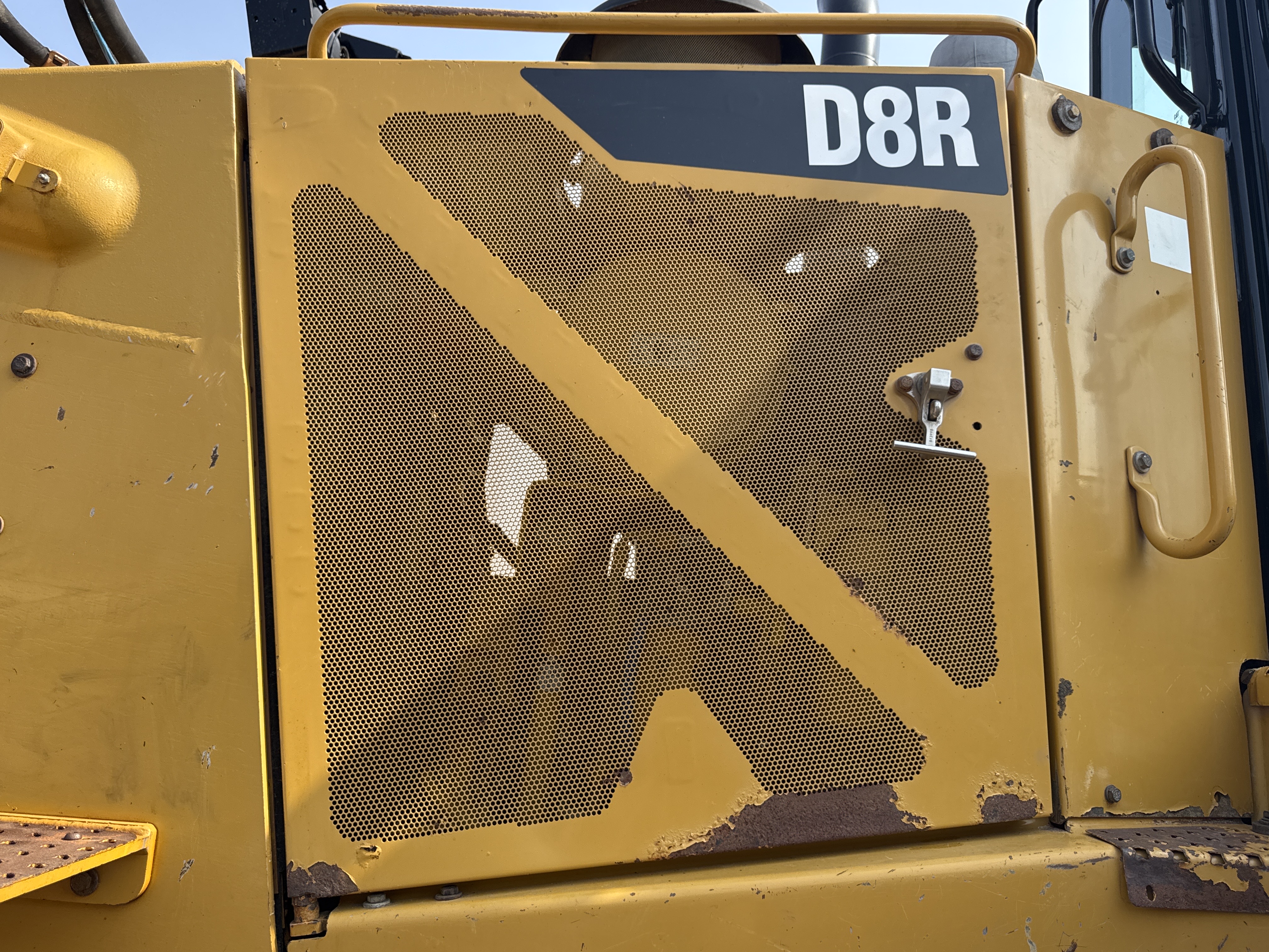 CDB-005-Cat-D8R-Crawler-dozers-inspection-Structure-Sheet-metal-(fiberglass)-2