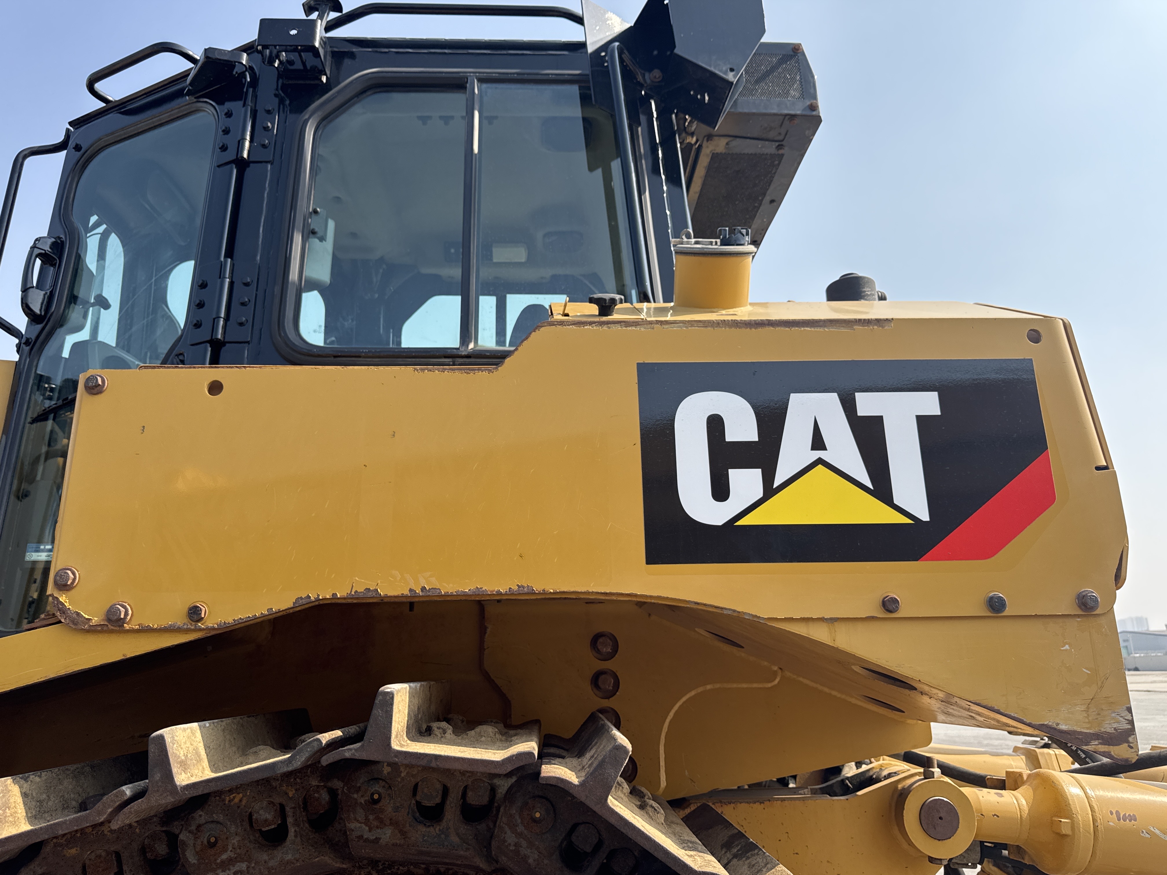 CDB-005-Cat-D8R-Crawler-dozers-inspection-Structure-Sheet-metal-(fiberglass)-2