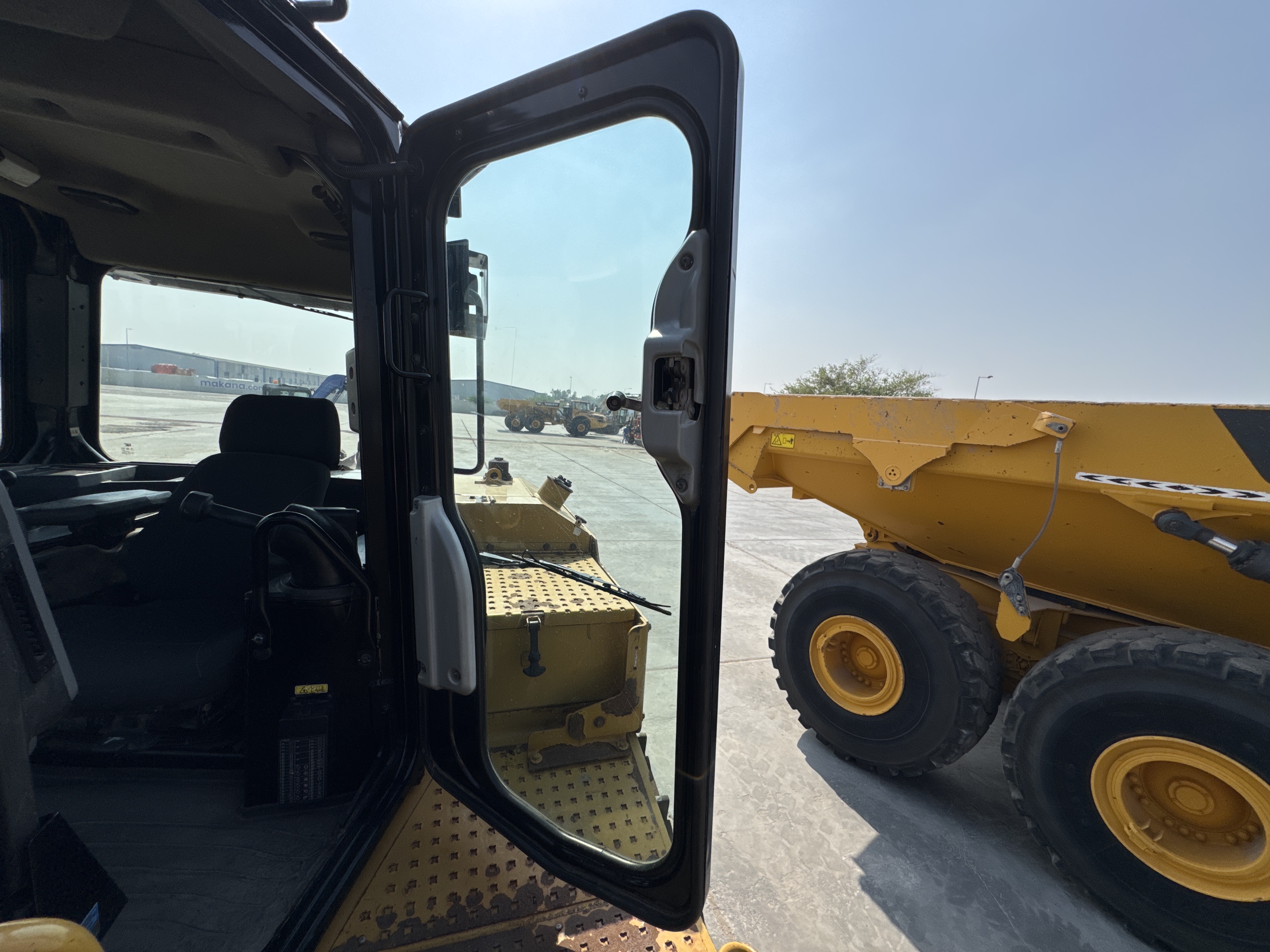 CDB-005-Cat-D8R-Crawler-dozers-inspection-Structure-Doors-2