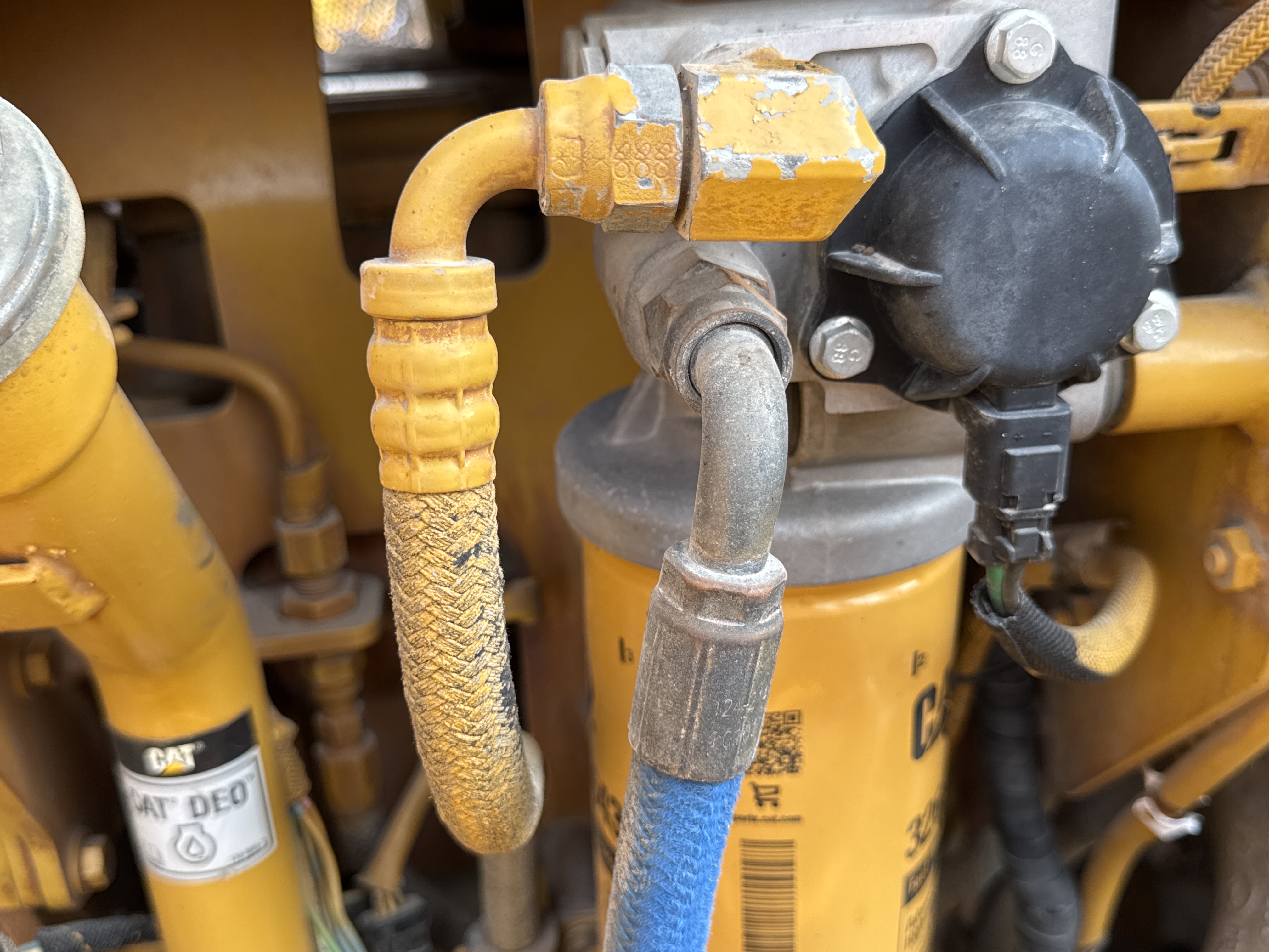 CDB-005-Cat-D8R-Crawler-dozers-inspection-Engine-Hoses-2