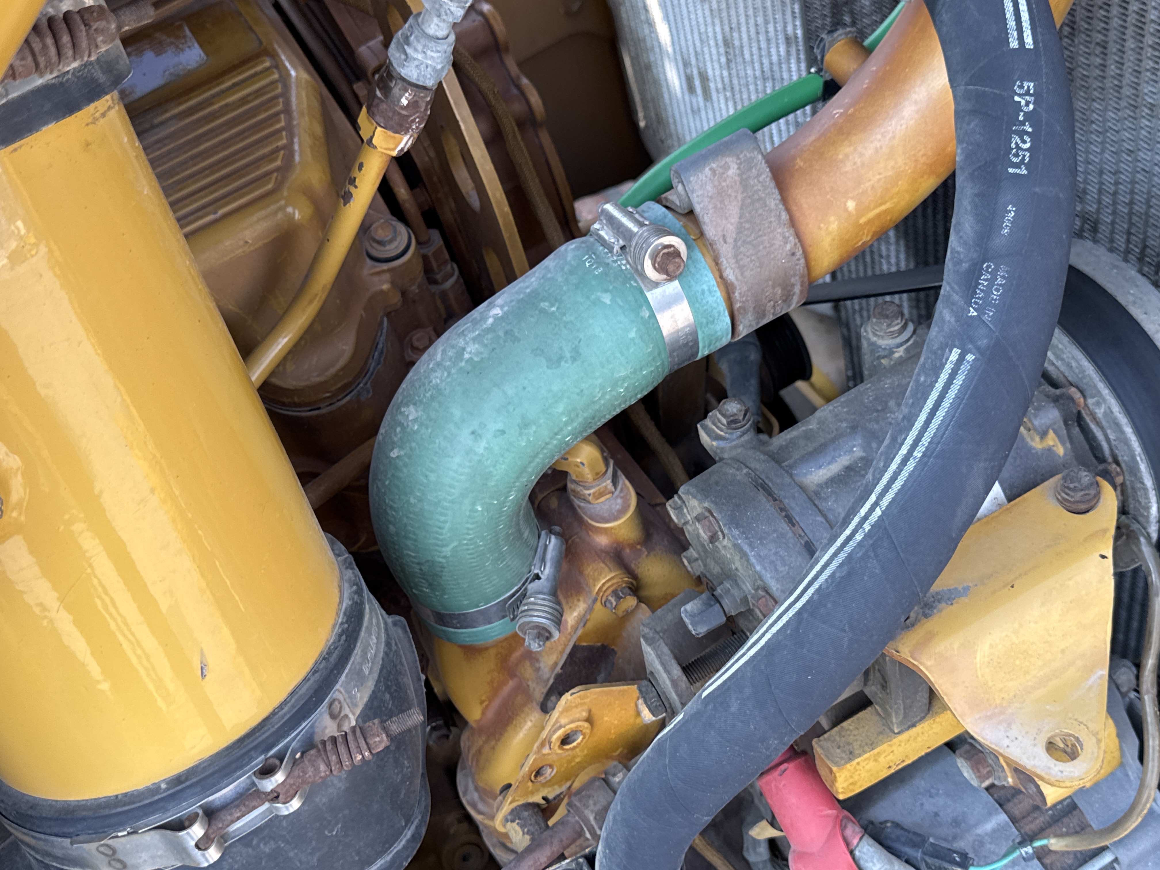 CDB-005-Cat-D8R-Crawler-dozers-inspection-Engine-Hoses-2