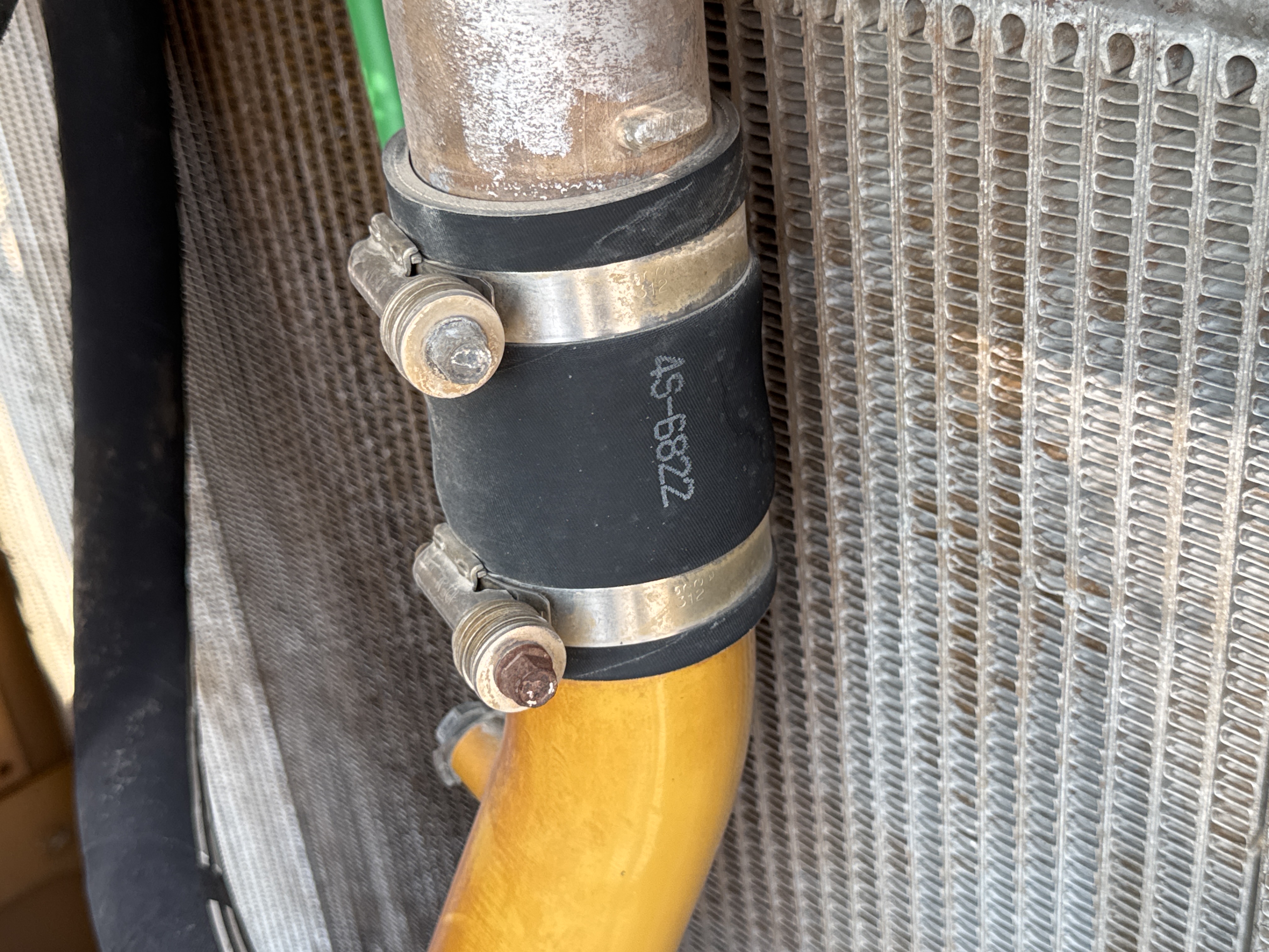 CDB-005-Cat-D8R-Crawler-dozers-inspection-Engine-Hoses-2