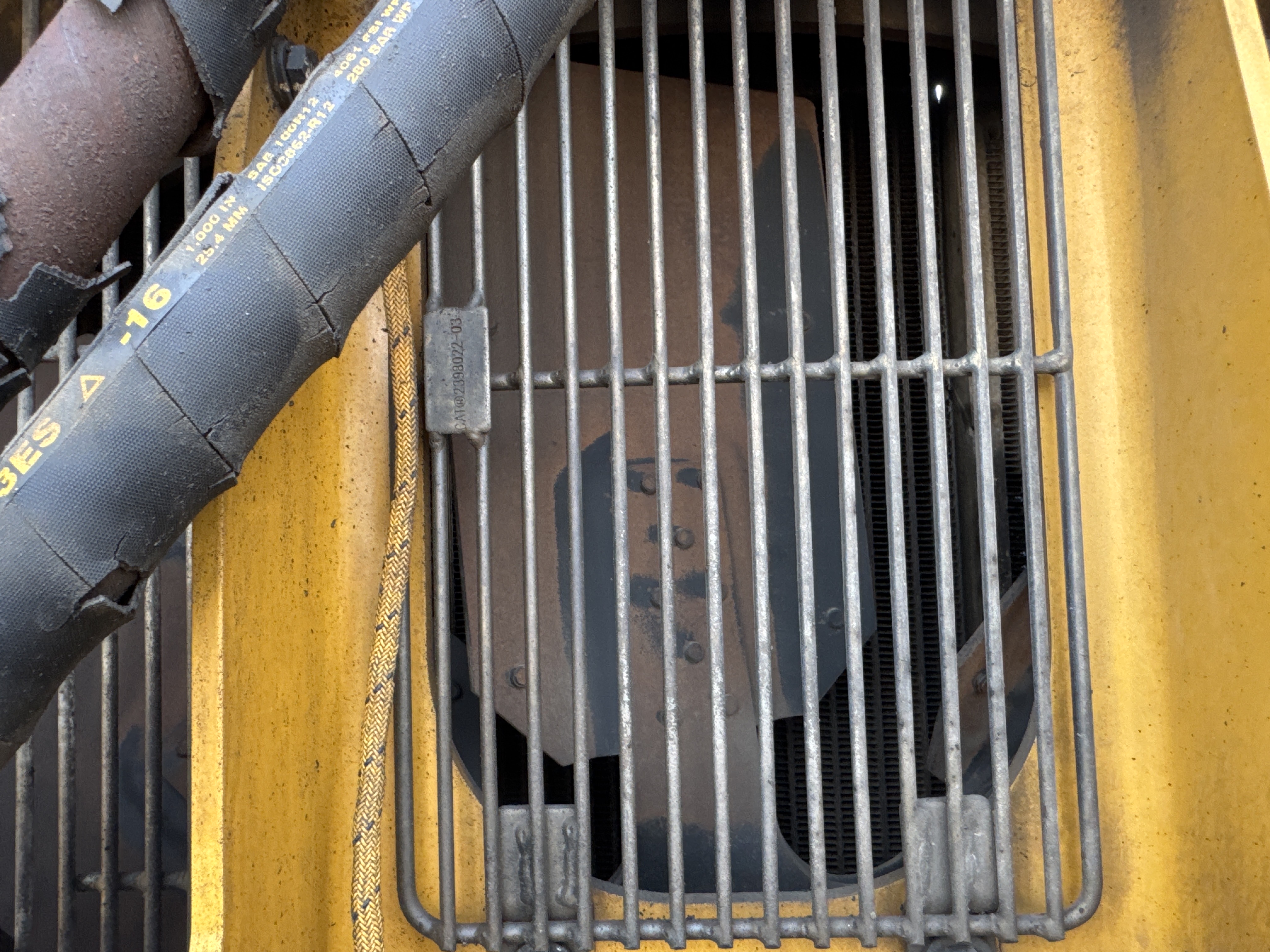 CDB-005-Cat-D8R-Crawler-dozers-inspection-Engine-Cooling-fan-and-fan-guard-2