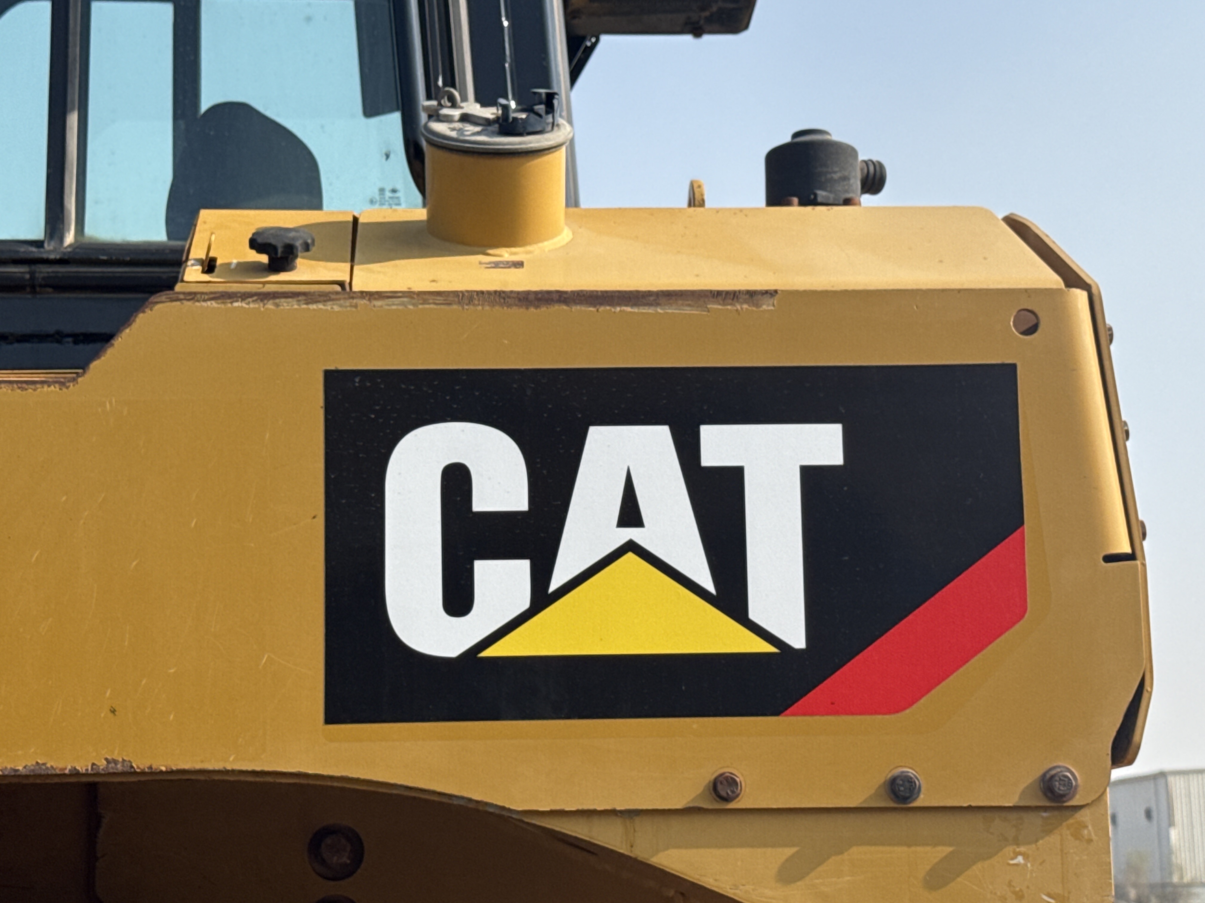 CDB-005-Cat-D8R-Crawler-dozers-inspection-Engine-Fuel-tank-2