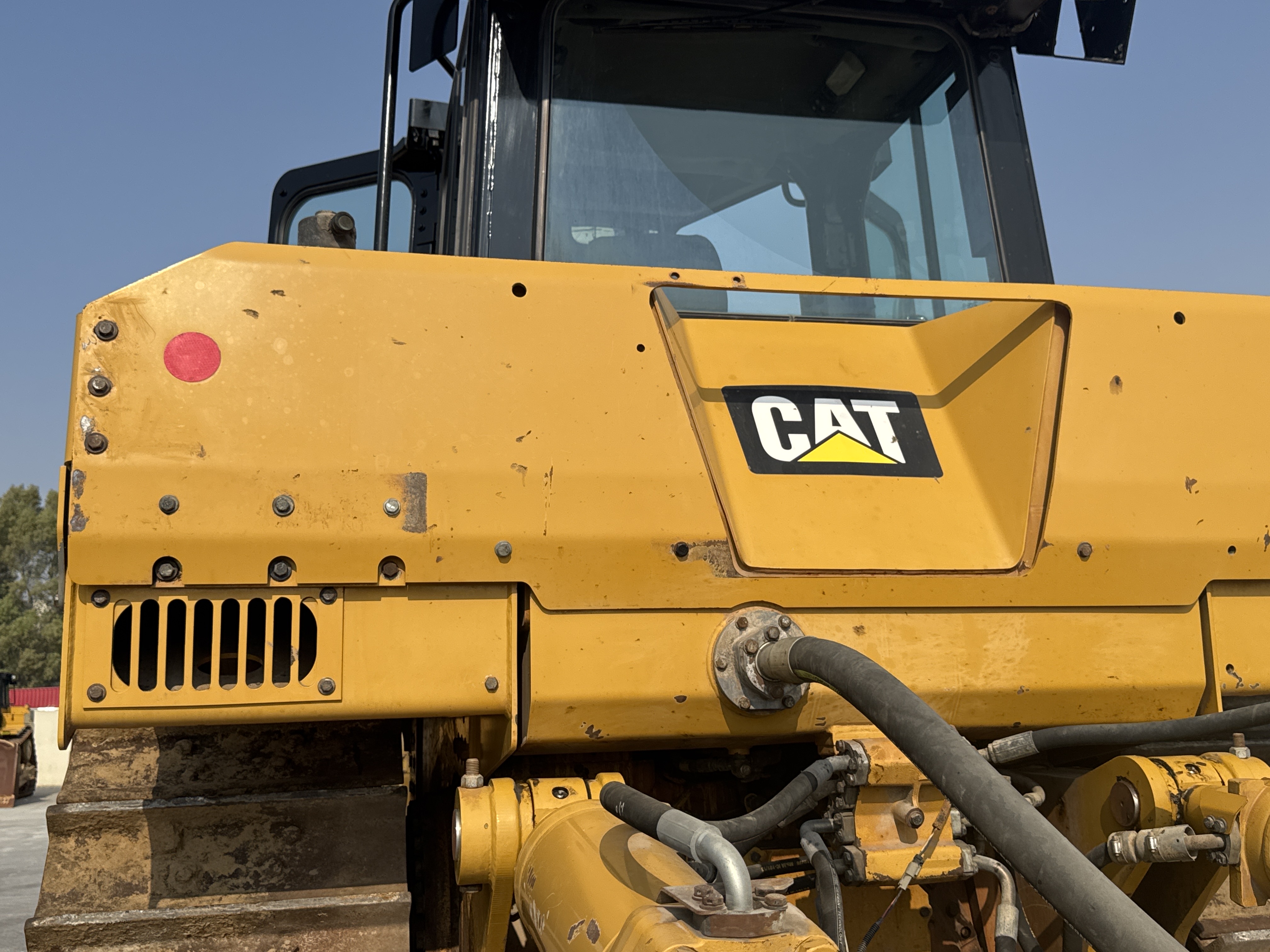 CDB-005-Cat-D8R-Crawler-dozers-inspection-Engine-Fuel-tank-2